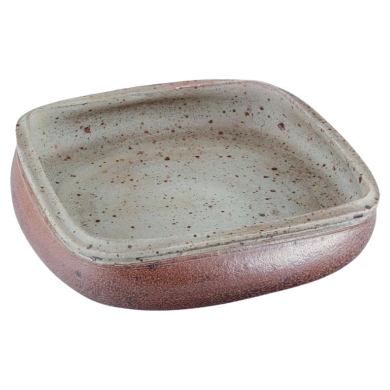 Nils Kähler for Kähler, ceramic bowl on four low feet. Square shape. For Sale