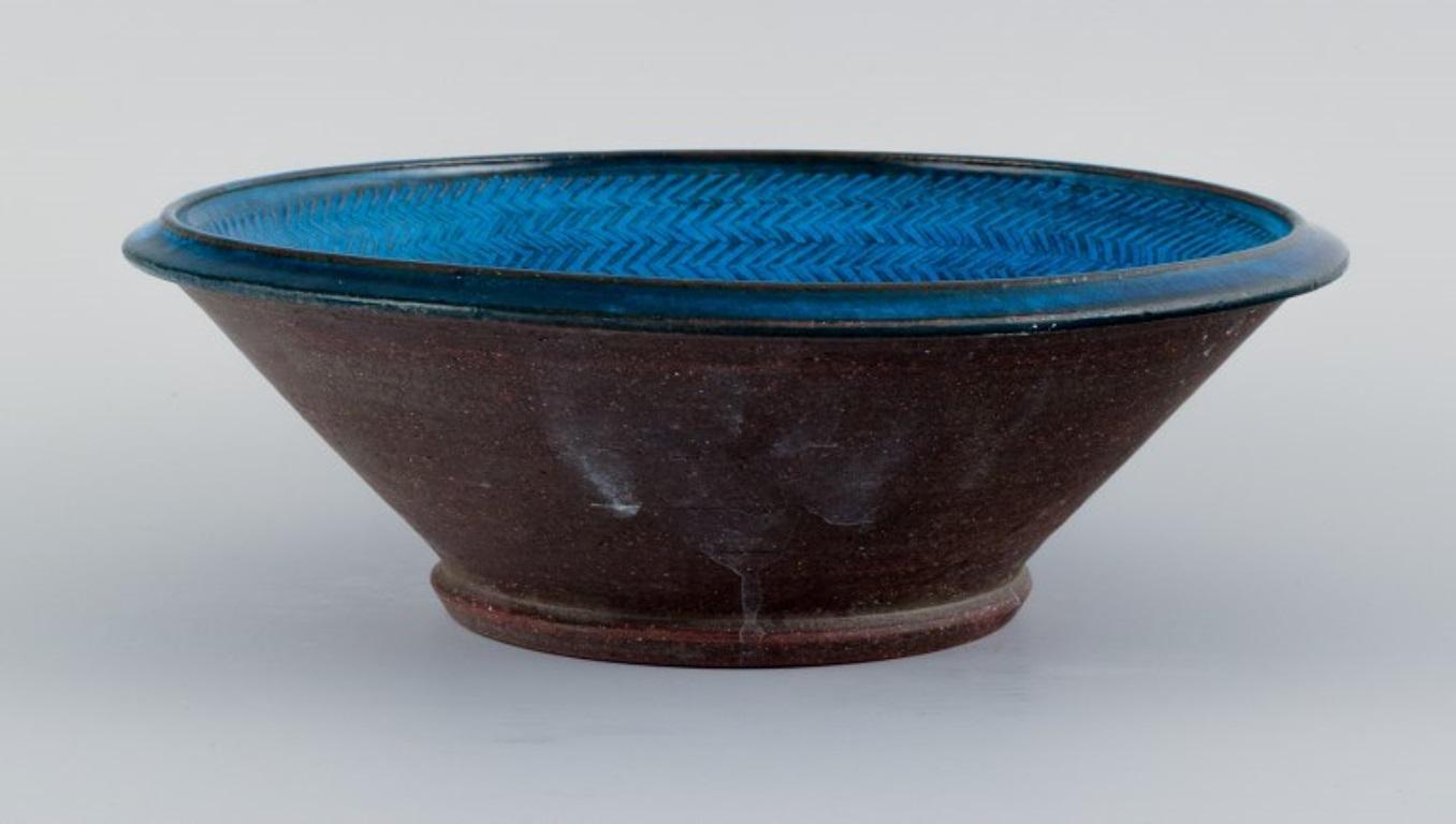 Nils Kähler for Kähler, ceramic bowl with glaze in blue tones.
1960/70s.
In excellent condition.
Signed Nils and HAK.
Dimensions: D 25.5 x H 9.0 cm.