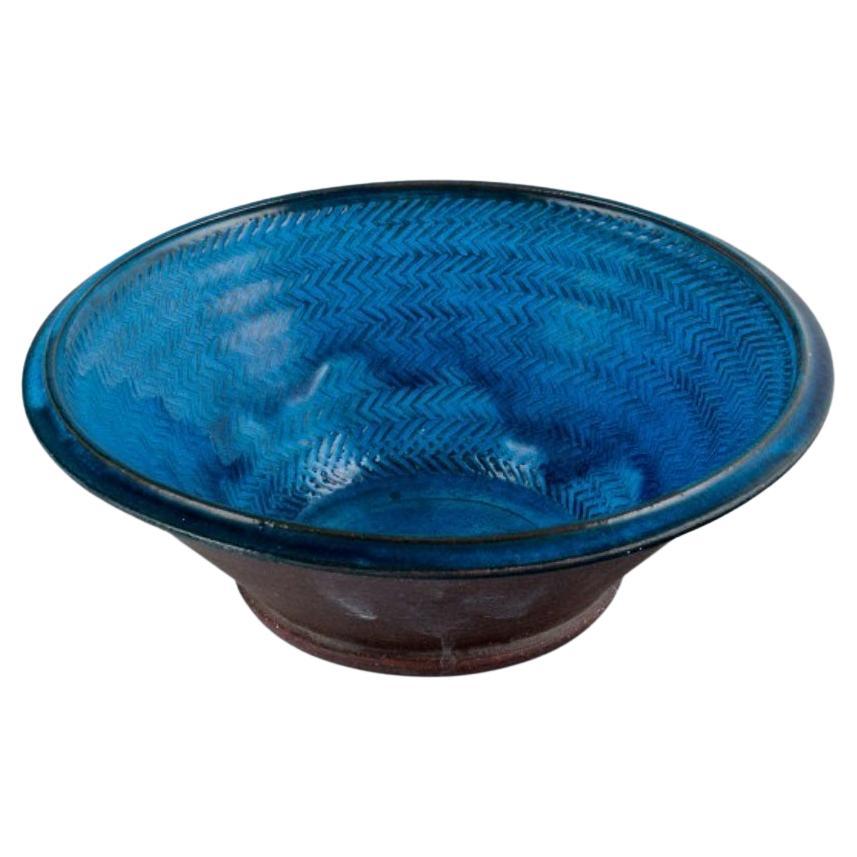 Nils Kähler for Kähler, Ceramic bowl with glaze in blue tones. 1960/70s. For Sale