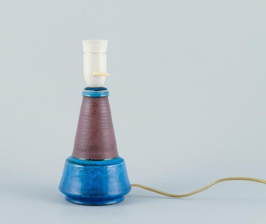 Nils Kähler for Kähler. Ceramic table lamp with turquoise glaze.
Approximately 1970.
Signed.
In perfect condition.
Dimensions: Height 25.5 cm including socket x Diameter 12.0 cm.
