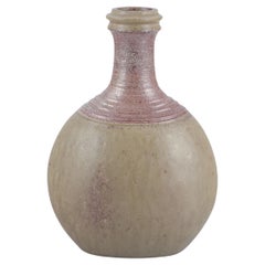 Nils Kähler para Kähler. Jarrón de cerámica con vidriado verde oliva. Ca. 1970