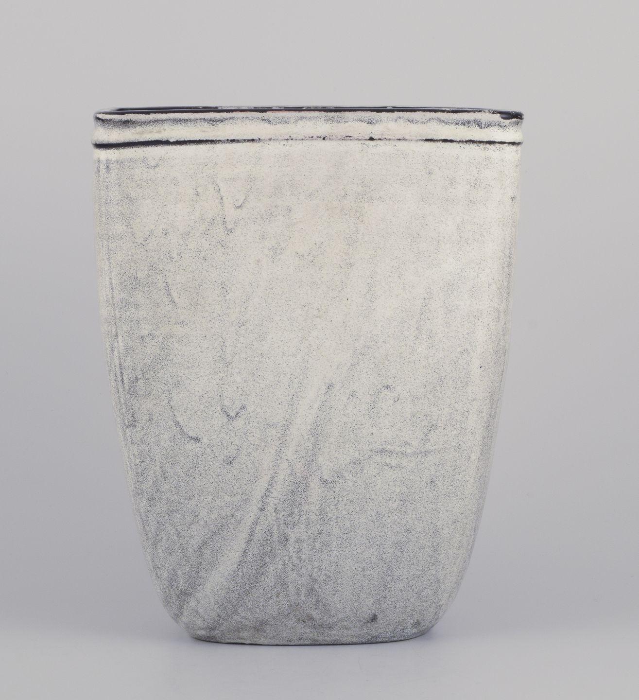 Scandinave moderne Nils Kähler pour Kähler, Danemark. Grand vase carré en céramique. 1960s en vente