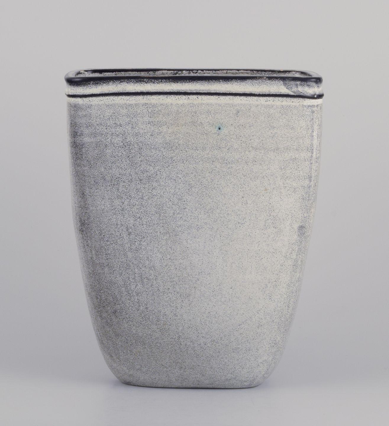 Danois Nils Kähler pour Kähler, Danemark. Grand vase carré en céramique. 1960s en vente