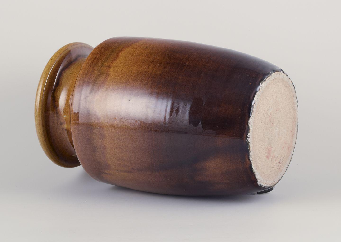 Smaltato Nils Kähler for Kähler, Denmark. Large ceramic vase with uranium-yellow glaze. in vendita