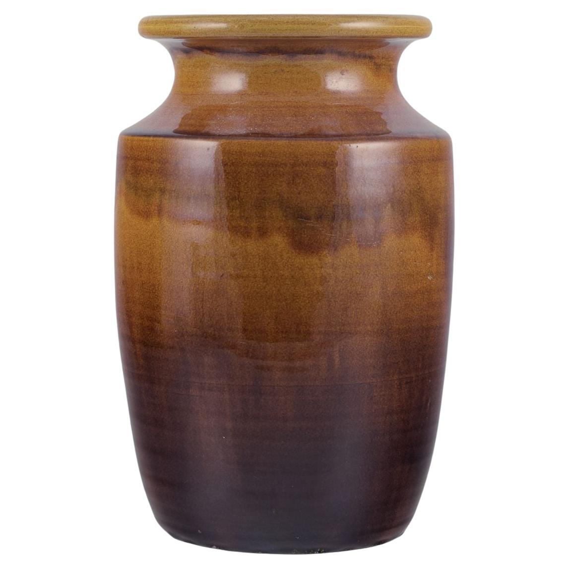 Nils Kähler for Kähler, Denmark. Large ceramic vase with uranium-yellow glaze. in vendita