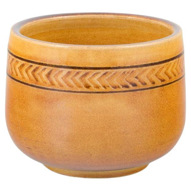 Nils Kähler for Kähler, Denmark. Small bowl with uranium glaze. Mid-20th C. For Sale