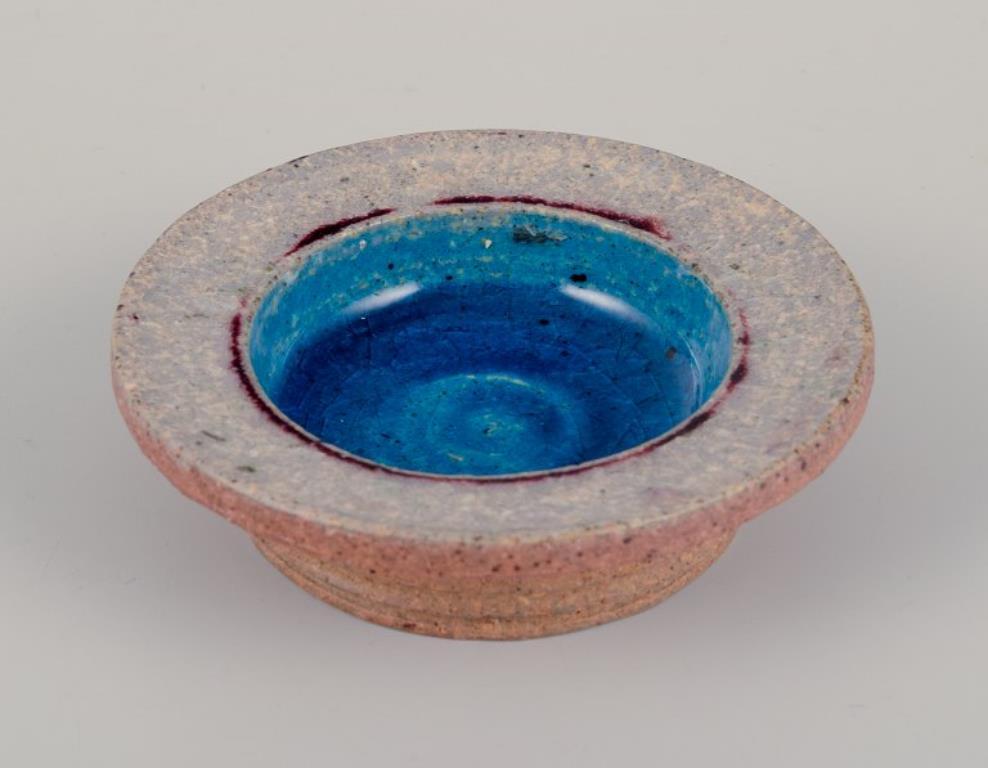 Nils Kähler (1906-1979) für Kähler. Fünf kleine Keramikschalen.
Teilweise unglasiert mit türkisfarbener Glasur. Von Hand glasiert.
Ungefähr 1970.
Markiert.
In perfektem Zustand.
Abmessungen: D 8,0 cm x H 2,2 cm.
