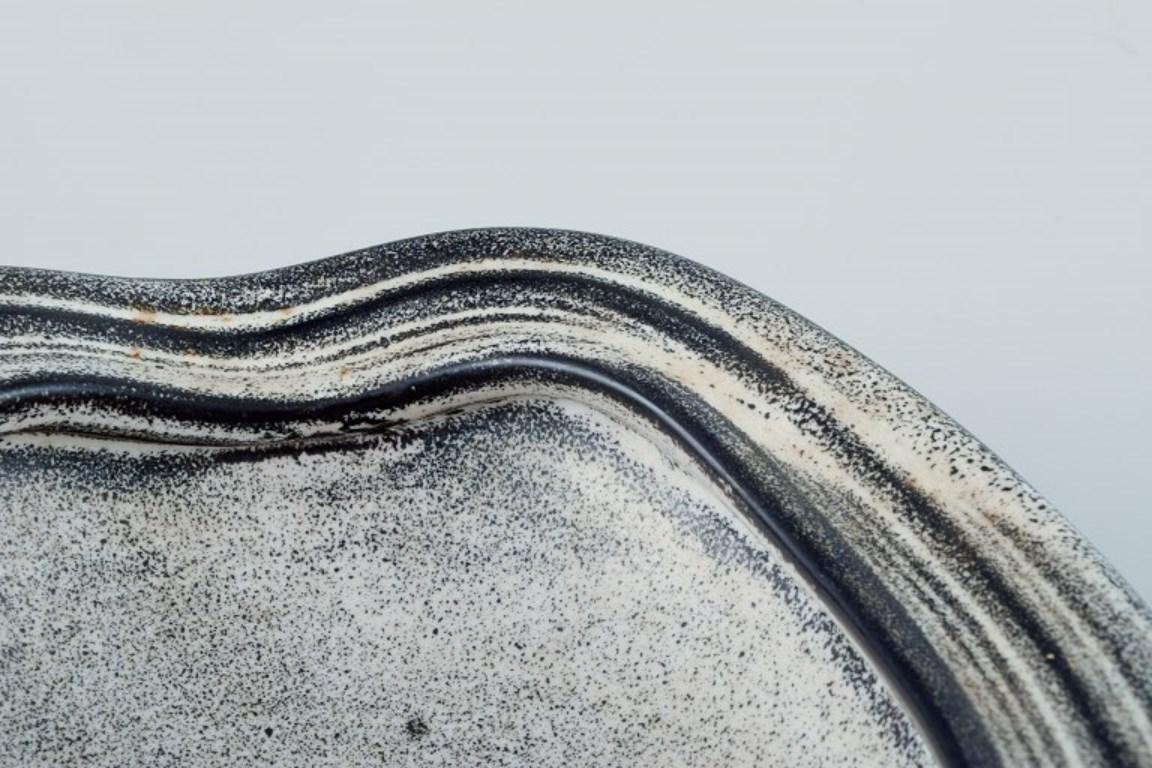 Nils Kähler para Kähler. Cuenco de cerámica modernista en doble vidriado negro-gris. Danés en venta