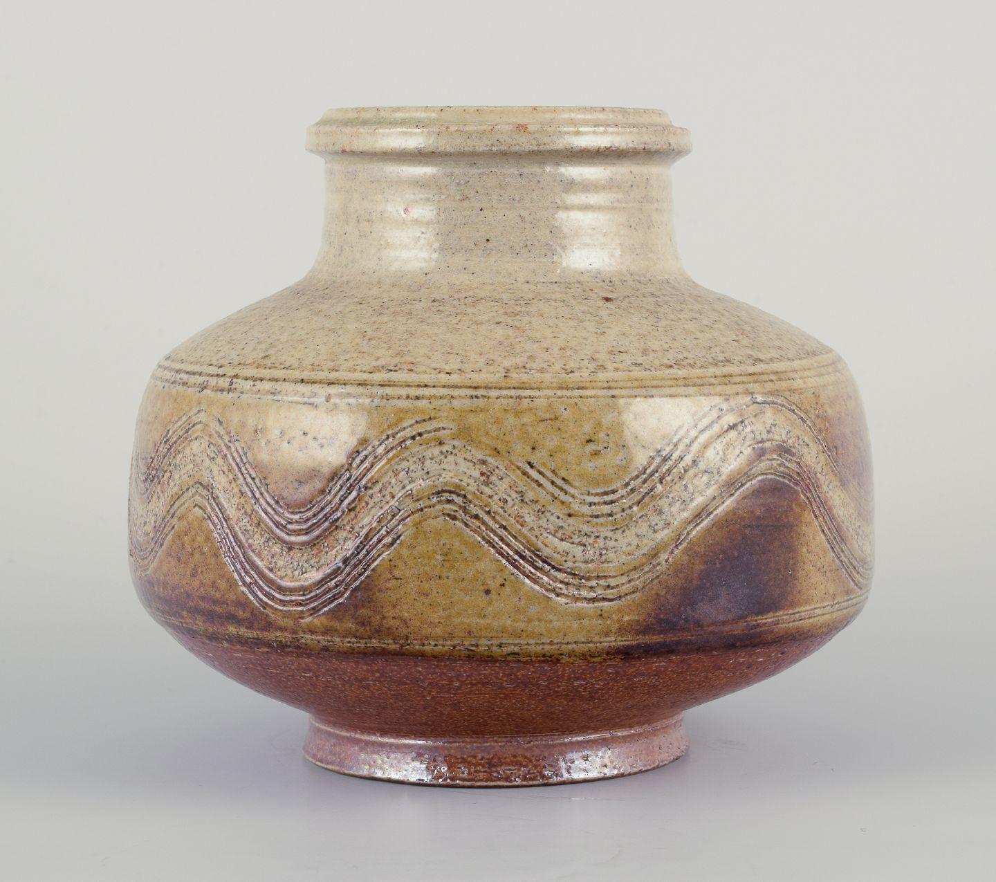 Scandinavian Modern Nils Kähler for Kähler. Modernist ceramic vase. Glaze in brown and sandy tones. For Sale