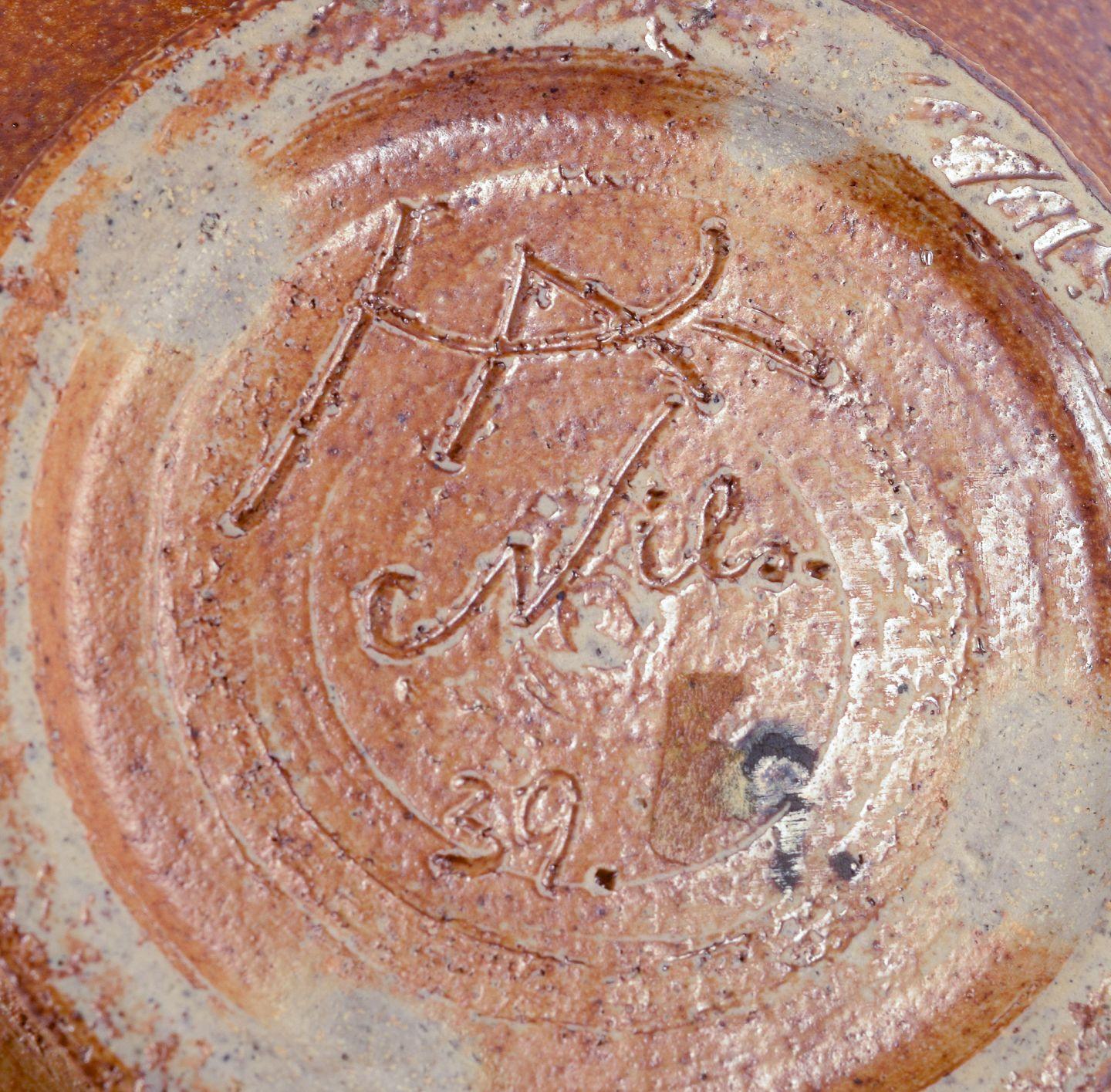 Nils Kähler for Kähler. Modernist ceramic vase. Glaze in brown and sandy tones. In Excellent Condition For Sale In Copenhagen, DK