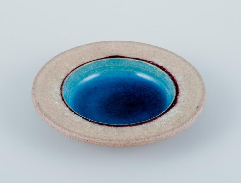 Nils Kähler for Kähler. Small ceramic bowl and small vase with turquoise glaze.
Approximately 1970.
Signed.
In perfect condition with natural cracks in the glaze.
Bowl: Diameter 11.5 cm x Height 2.5 cm.
Vase: Height 5.7 cm x Diameter 6.5 cm.
