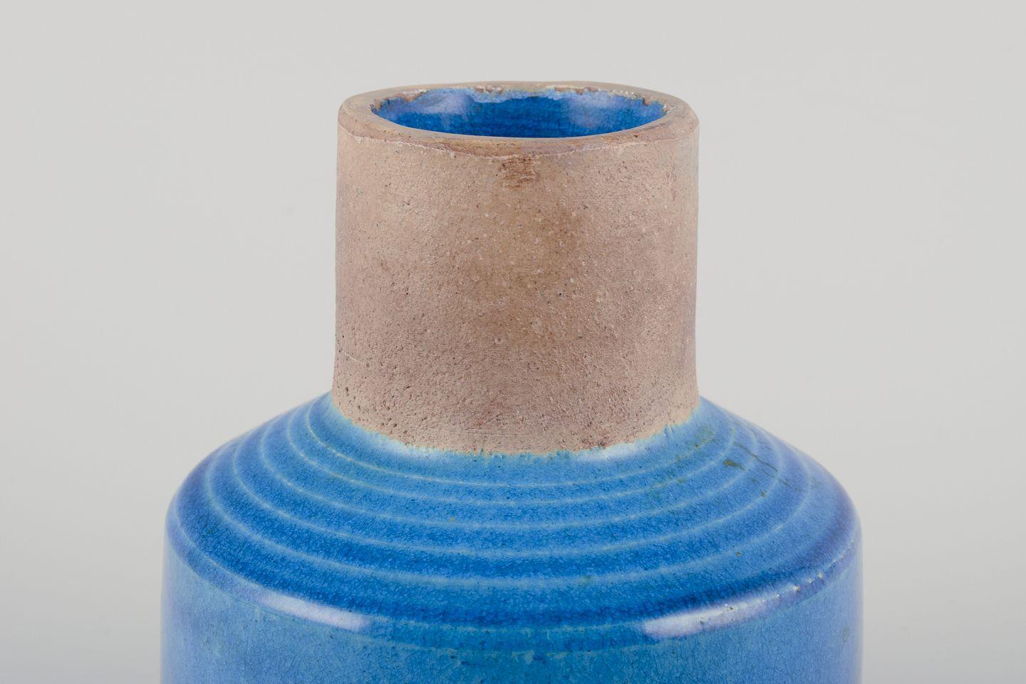 Danese Nils Kähler per Kähler. Vaso in gres. Smalto azzurro e collo non smaltato. in vendita