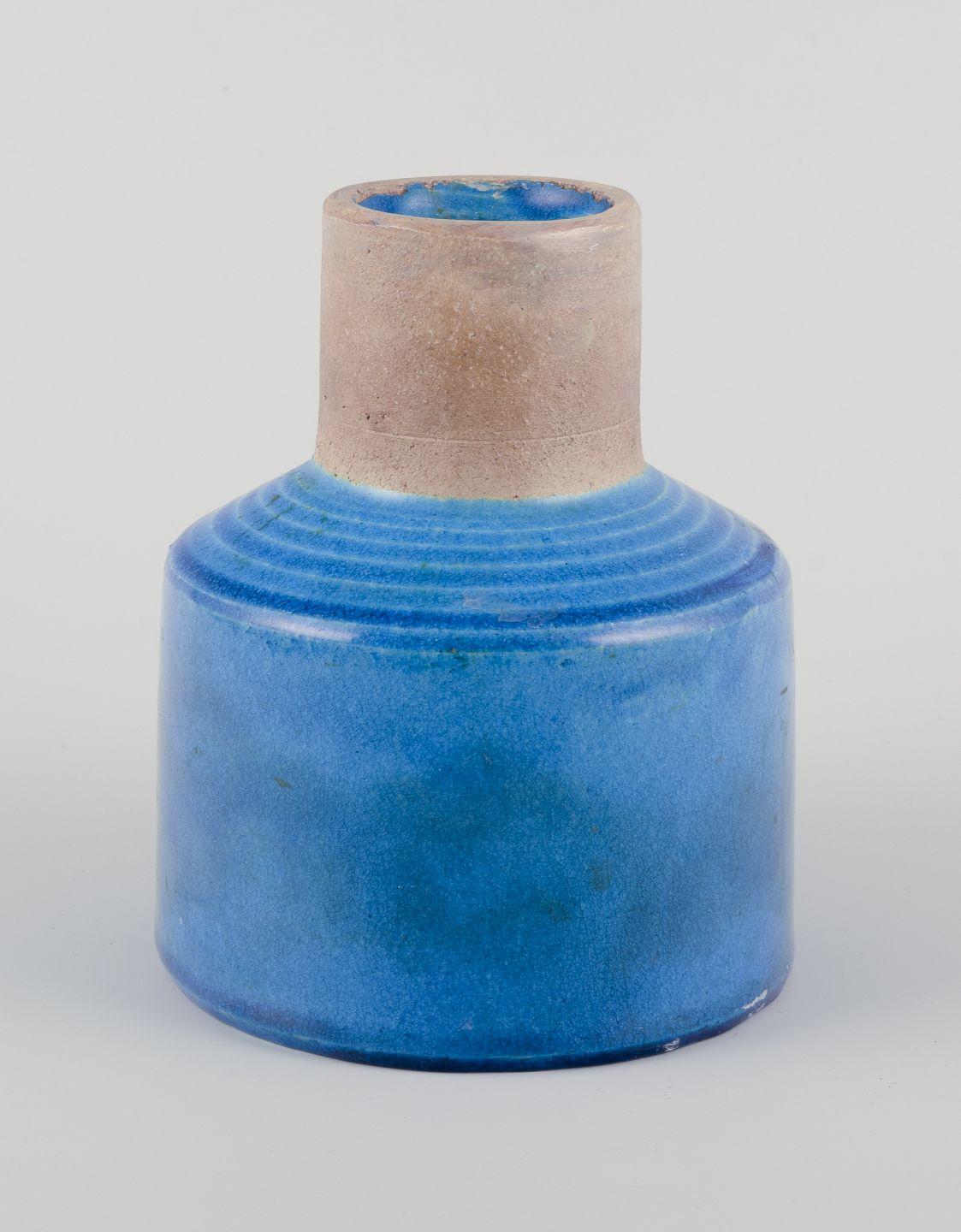 Nils Kähler per Kähler. Vaso in gres. Smalto azzurro e collo non smaltato. in vendita