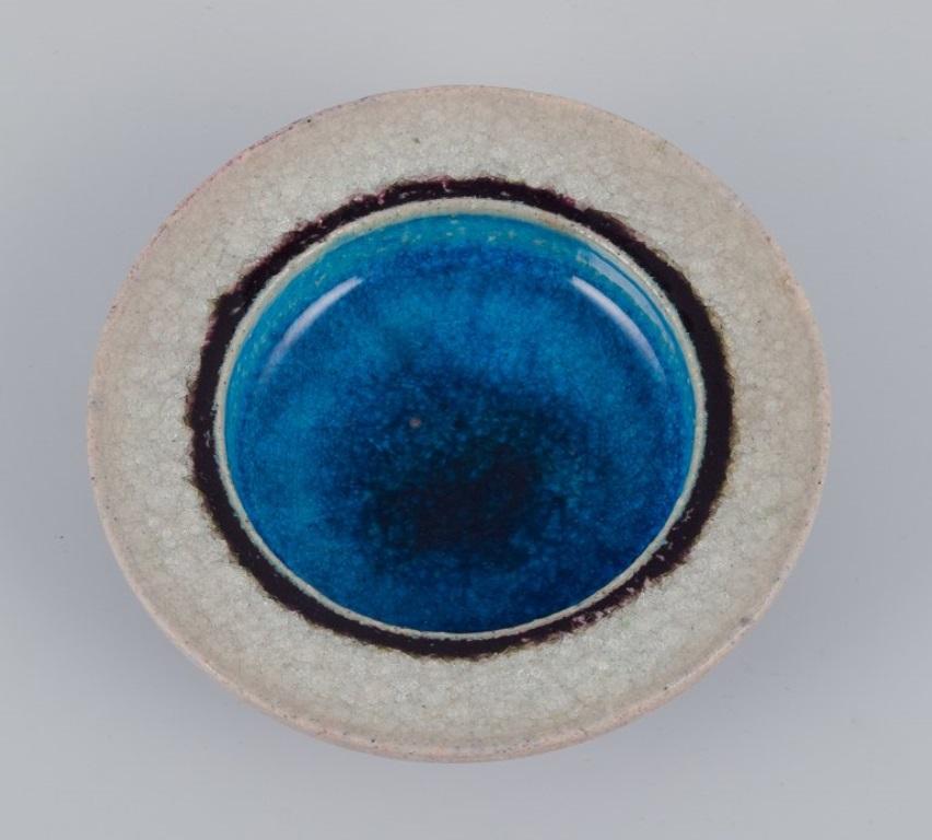 Late 20th Century Nils Kähler for Kähler. Three ceramic bowls. Sand-colored and turquoise glaze. For Sale