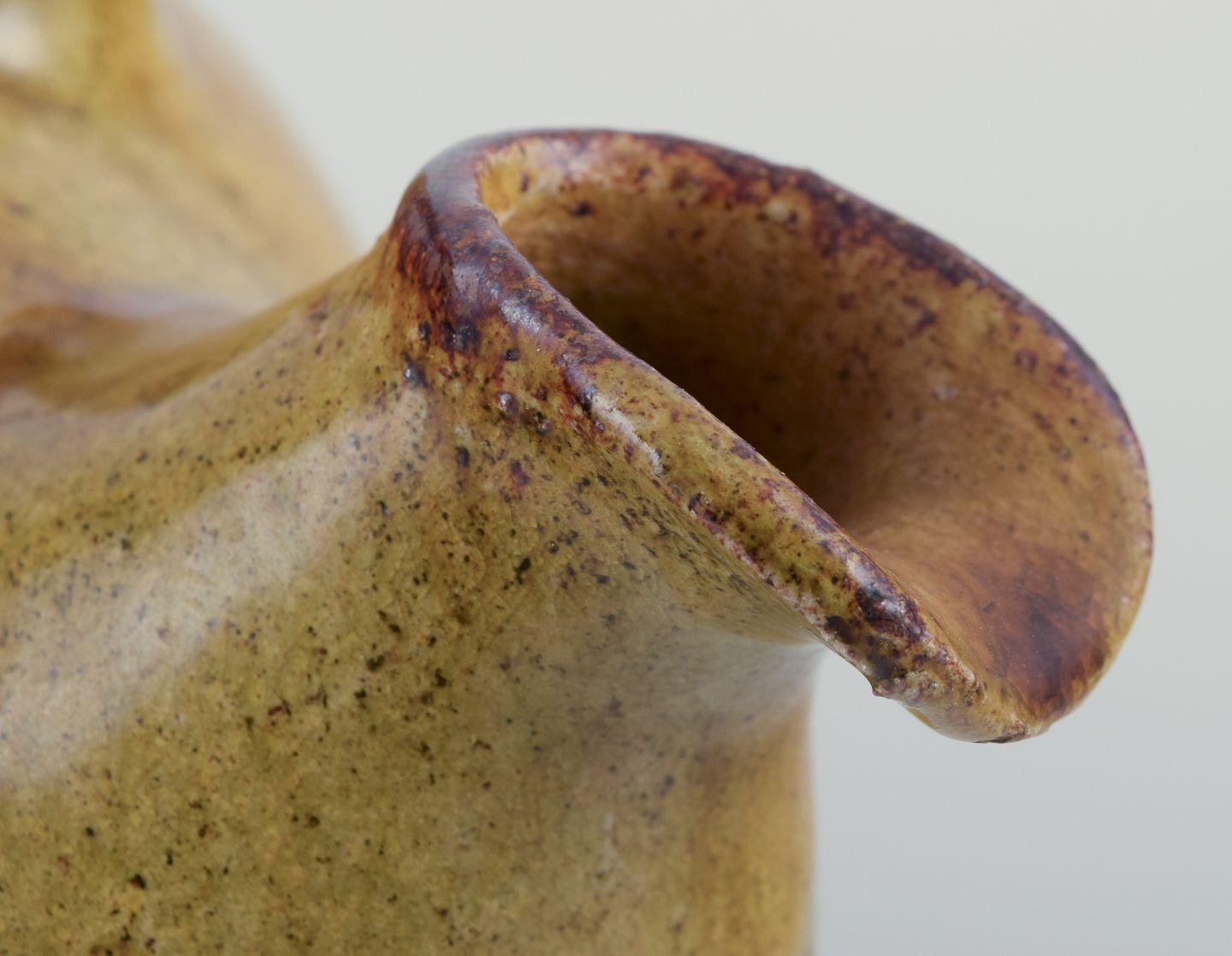 Smaltato Nils Kähler per Kähler. Teiera in ceramica molto grande. Smalto giallo uranio. in vendita