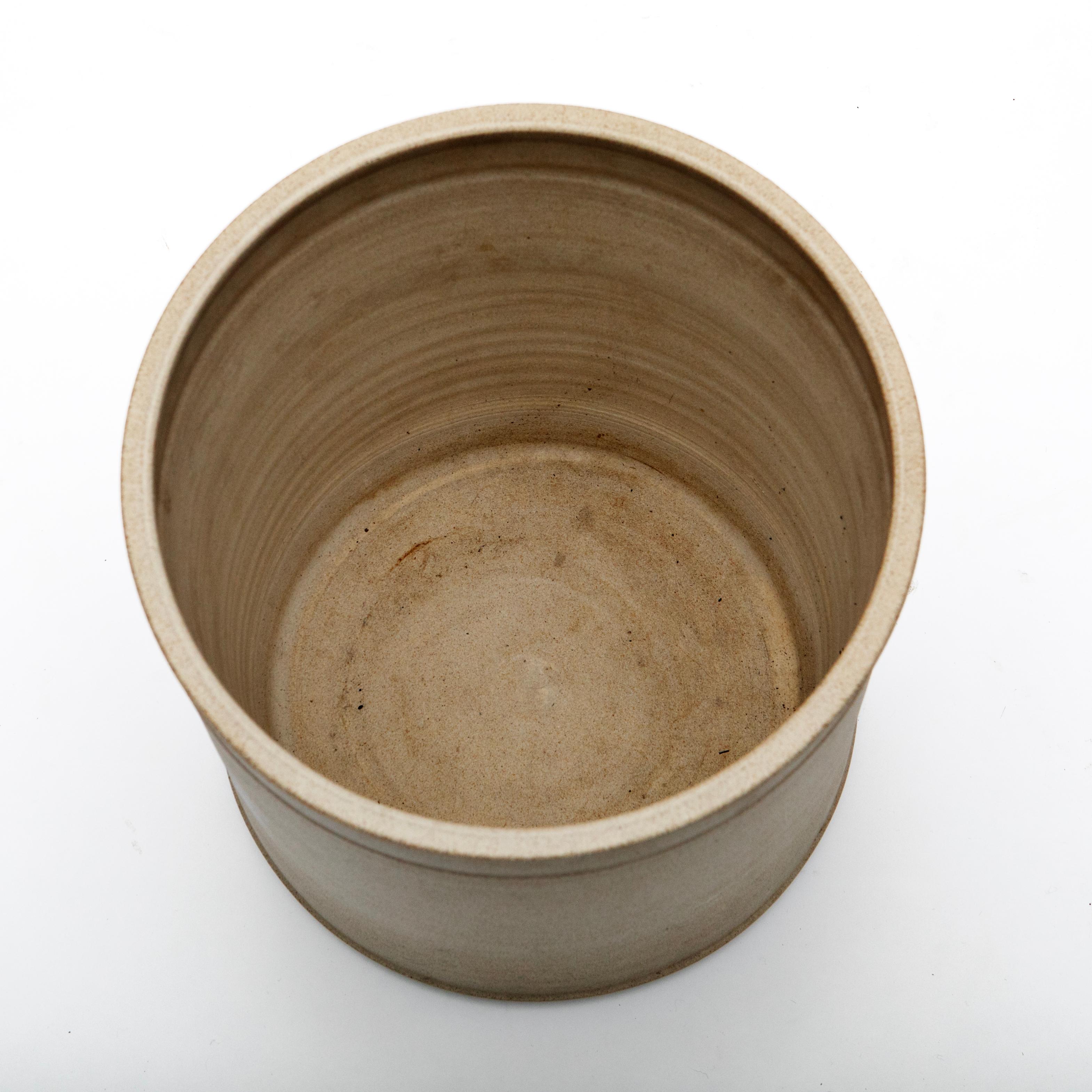 Moderne Grande jardinière en grès gris clair de Nils Kähler, signée HAK en vente
