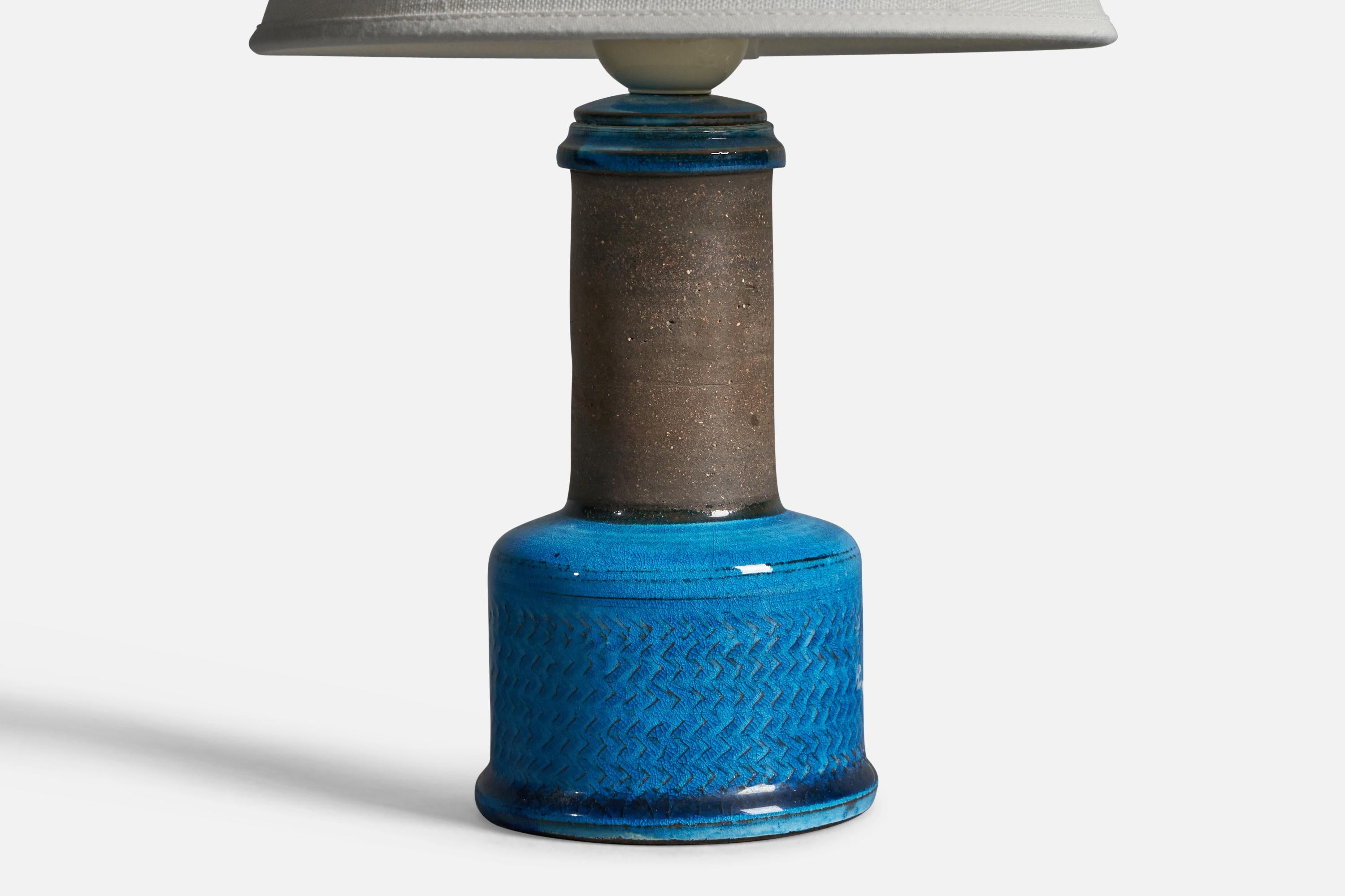 A blue and brown-glazed ceramic table lamp designed and produced by Kähler, Denmark, 1960s. 

Dimensions of Lamp (inches): 9