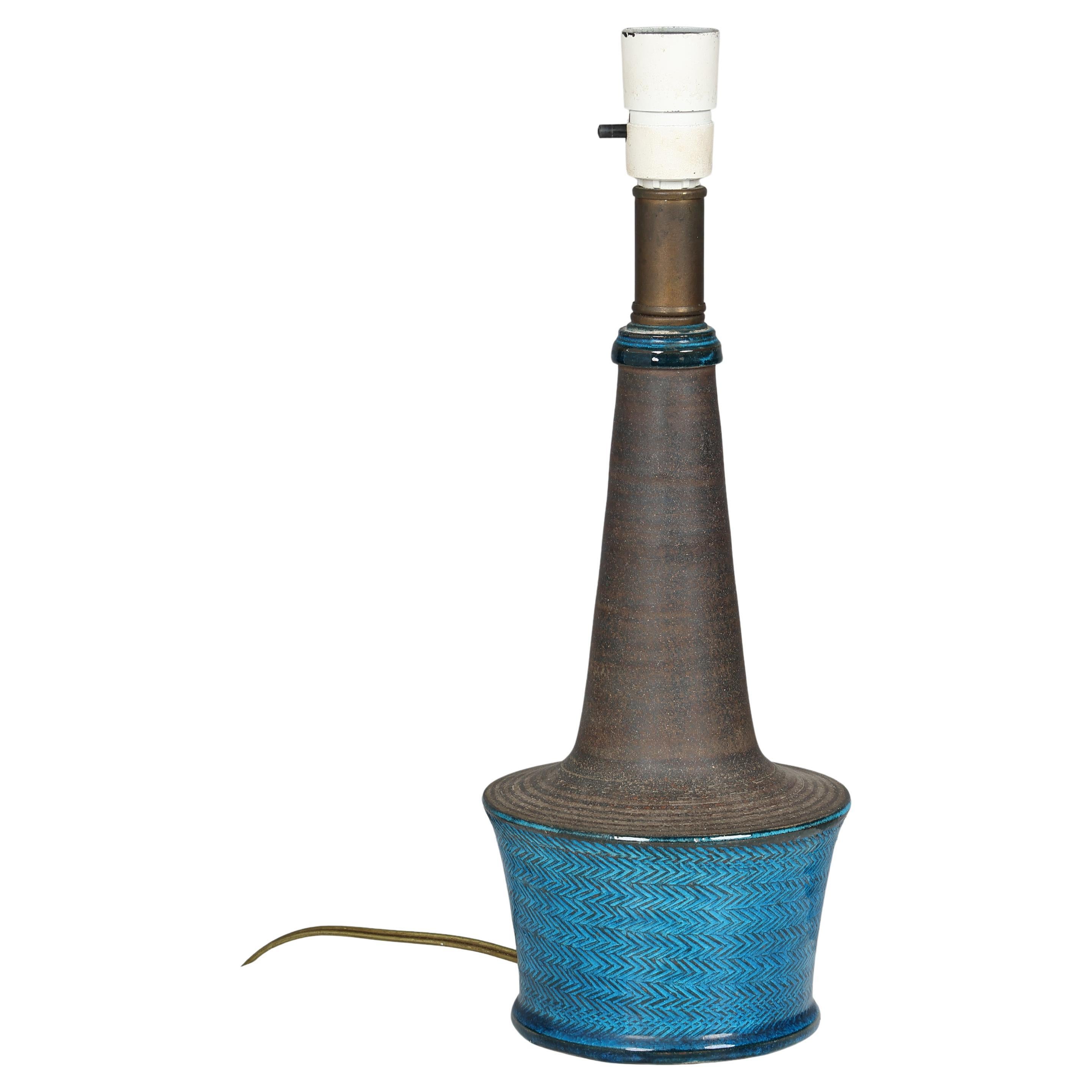 Partially glazed table lamp by Nils Kähler (1906-1979) for Kähler, Denmark. Tagged at the bottom.
Height incl. Socket: 42cm.
Height excl. socket: approx. 36 cm.
Diameter: max. approx. 15 cm.
good overall  condition 