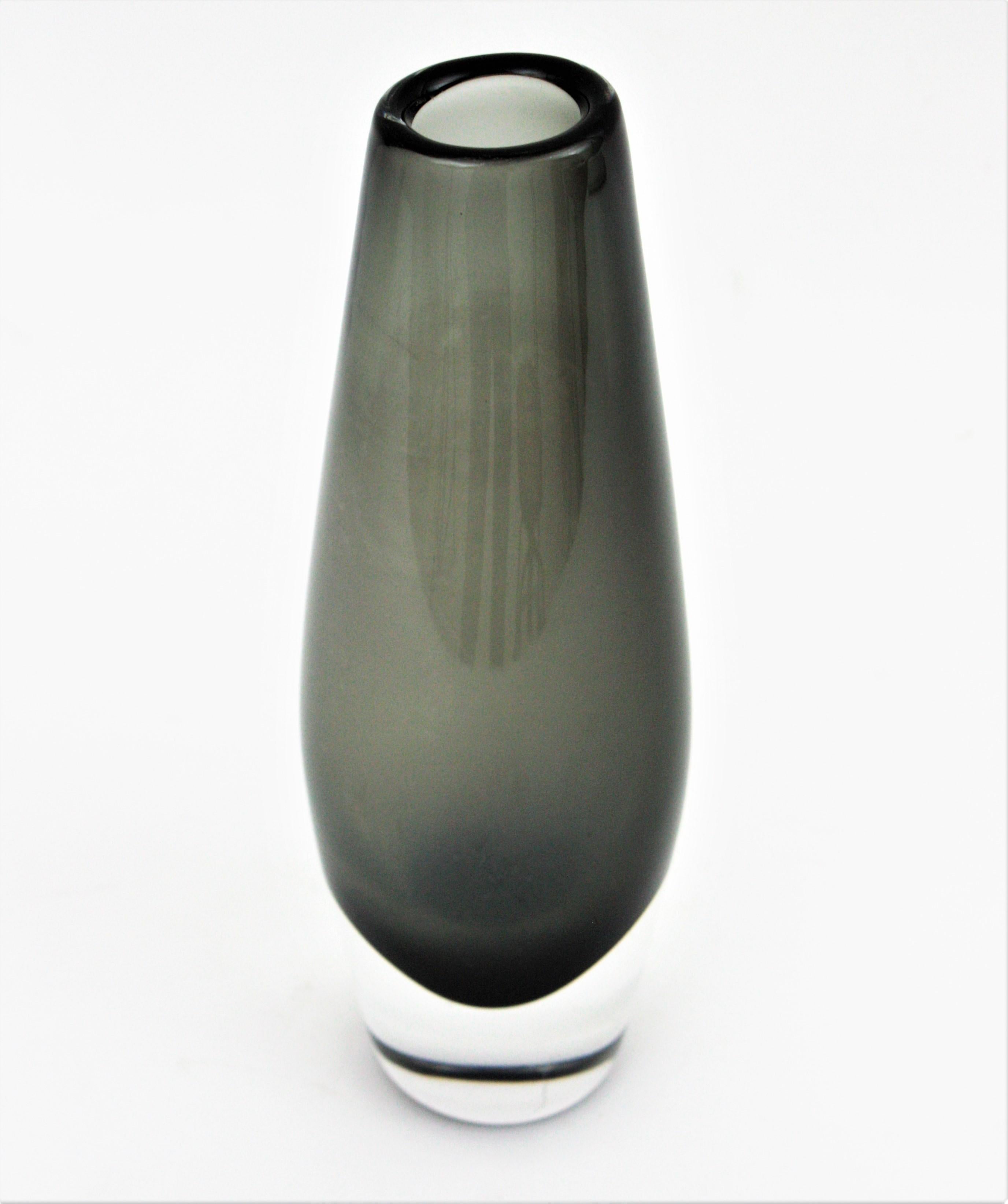 Nils Lamberg for Orrefors Sommerso Grey and Clear Glass Vase For Sale 3