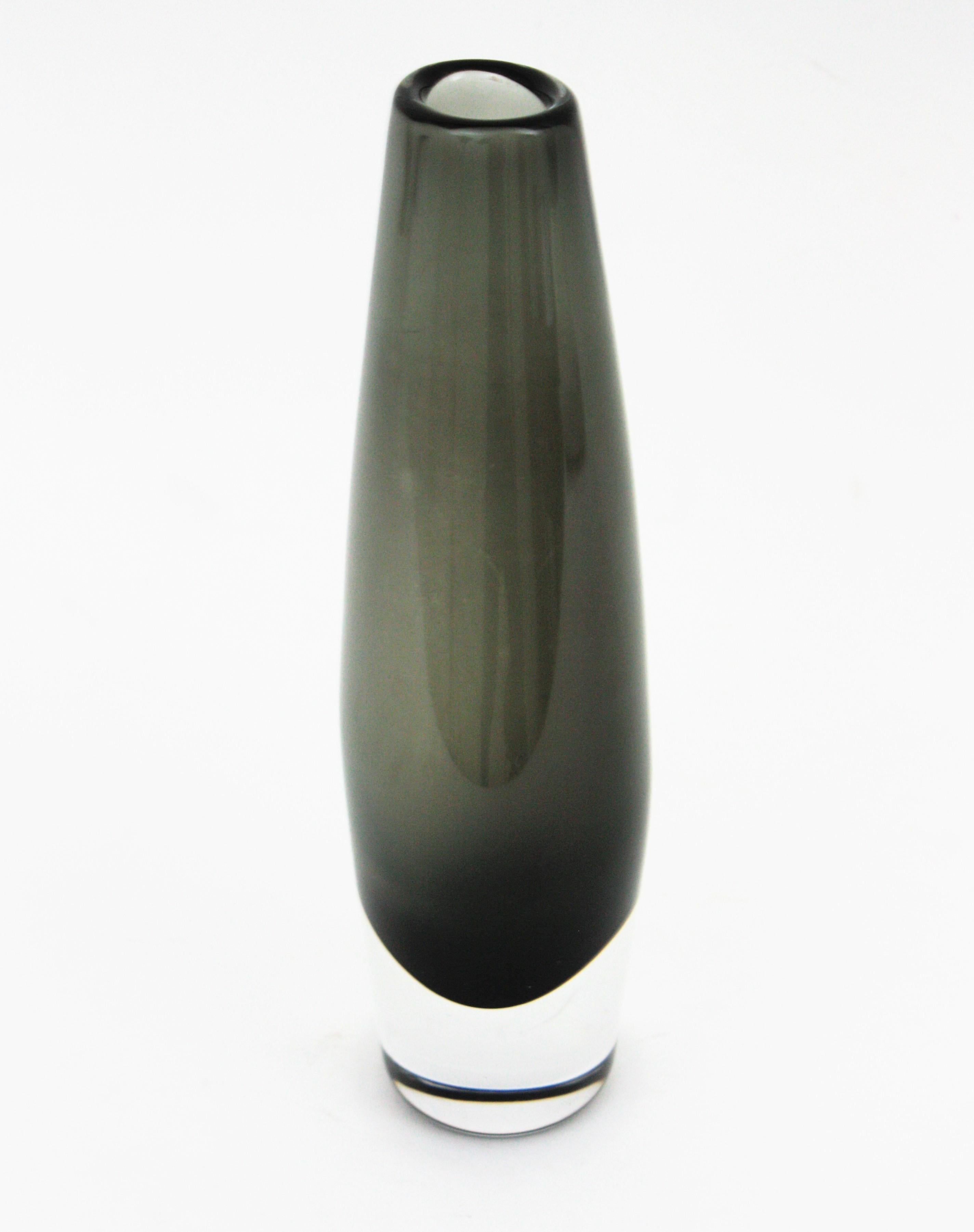 Nils Lamberg for Orrefors Sommerso Grey and Clear Glass Vase For Sale 4