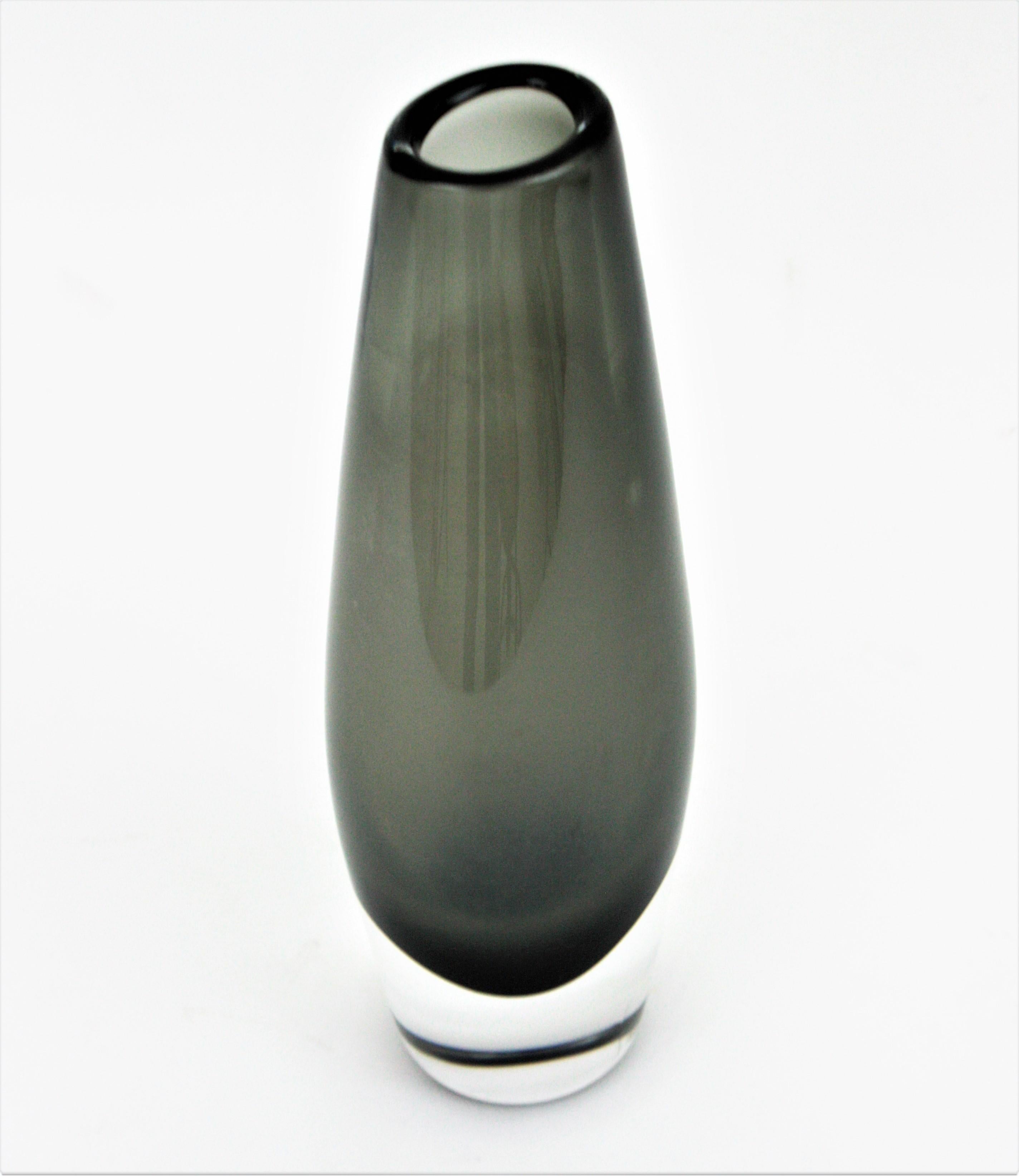 Nils Lamberg for Orrefors Sommerso Grey and Clear Glass Vase For Sale 2