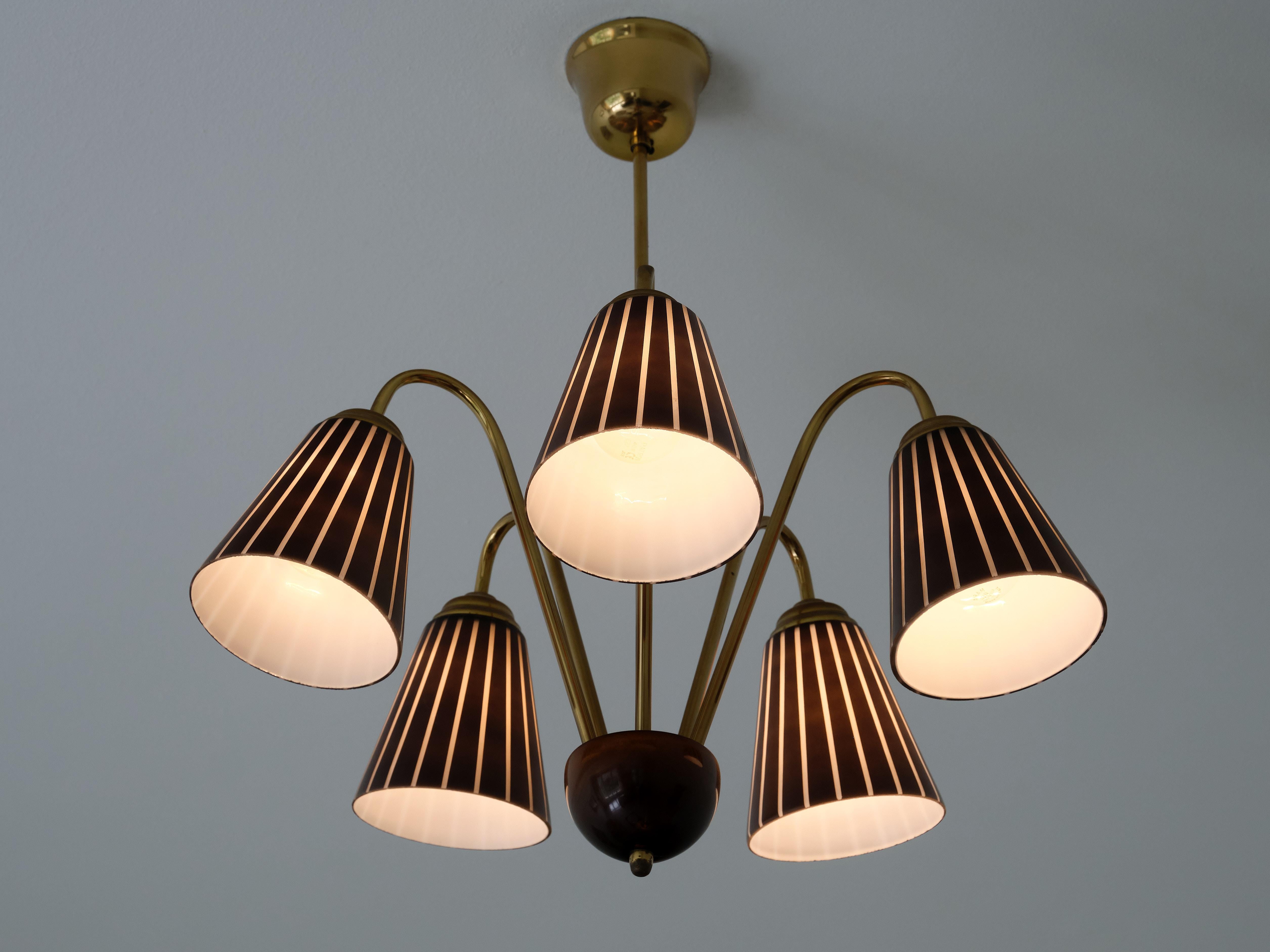 Nils Landberg Attributed Five Arm Chandelier in Striped Glass & Brass, Orrefors 3