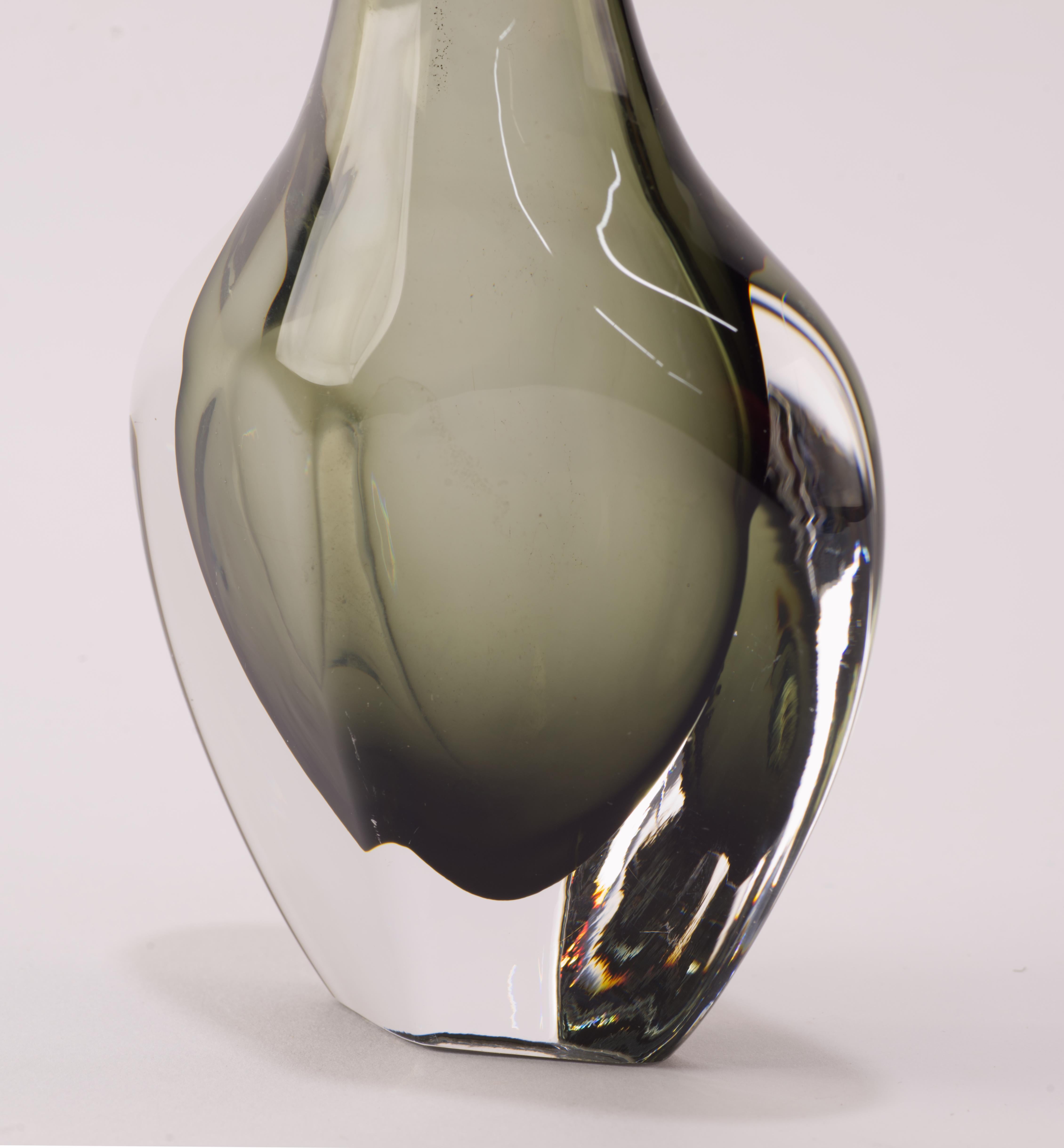 XX secolo Nils Landberg per Orrefors Vaso Sommerso Grigio fumo e trasparente, anni '50 in vendita
