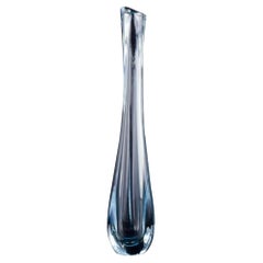 Nils Landberg pour Orrefors, Suède. Grand et mince vase en verre d'art.