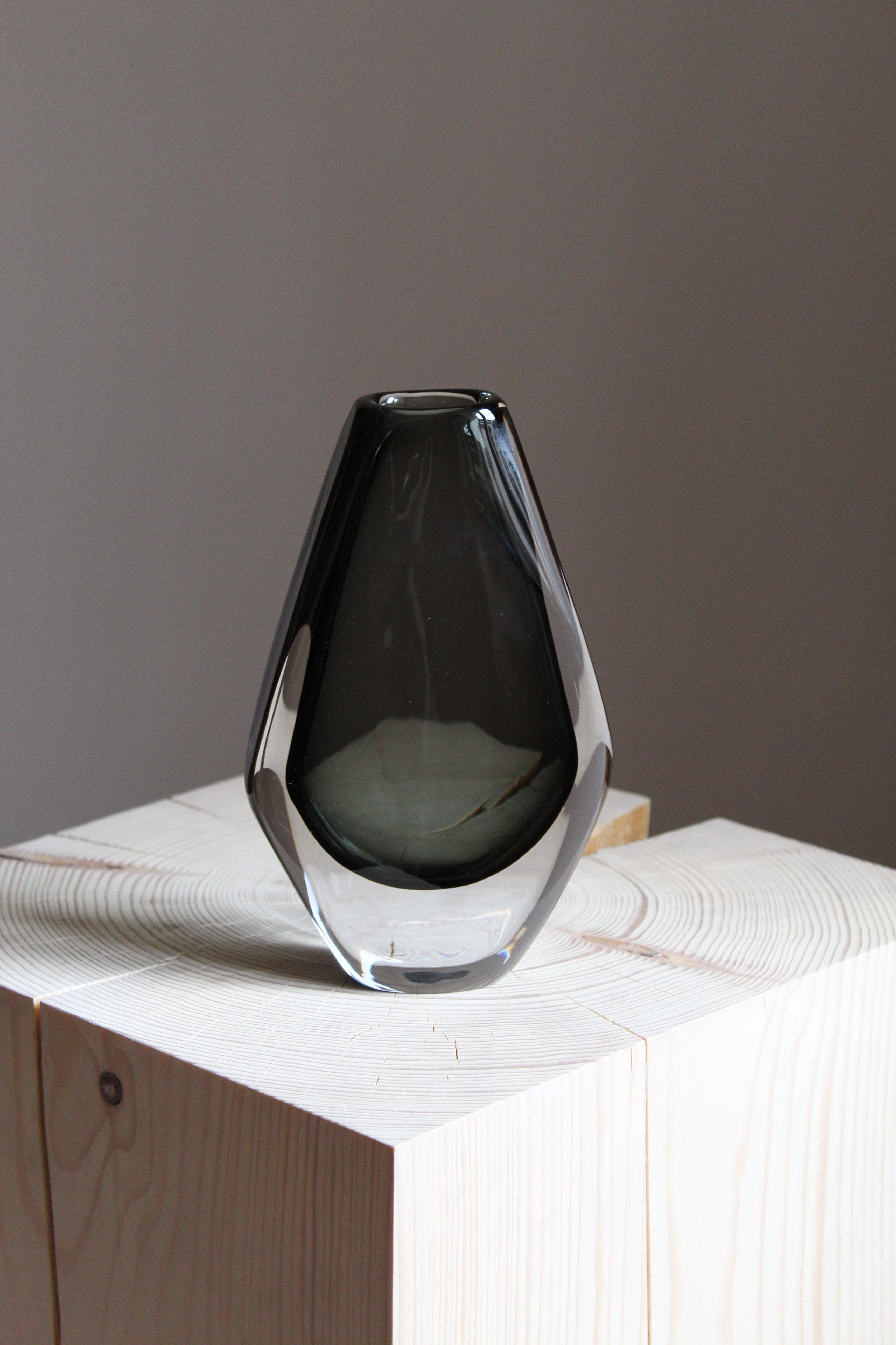 A vase. Blown glass. Designed by Nils Landberg, produced by Orrefors, 1950s. Unsigned.



