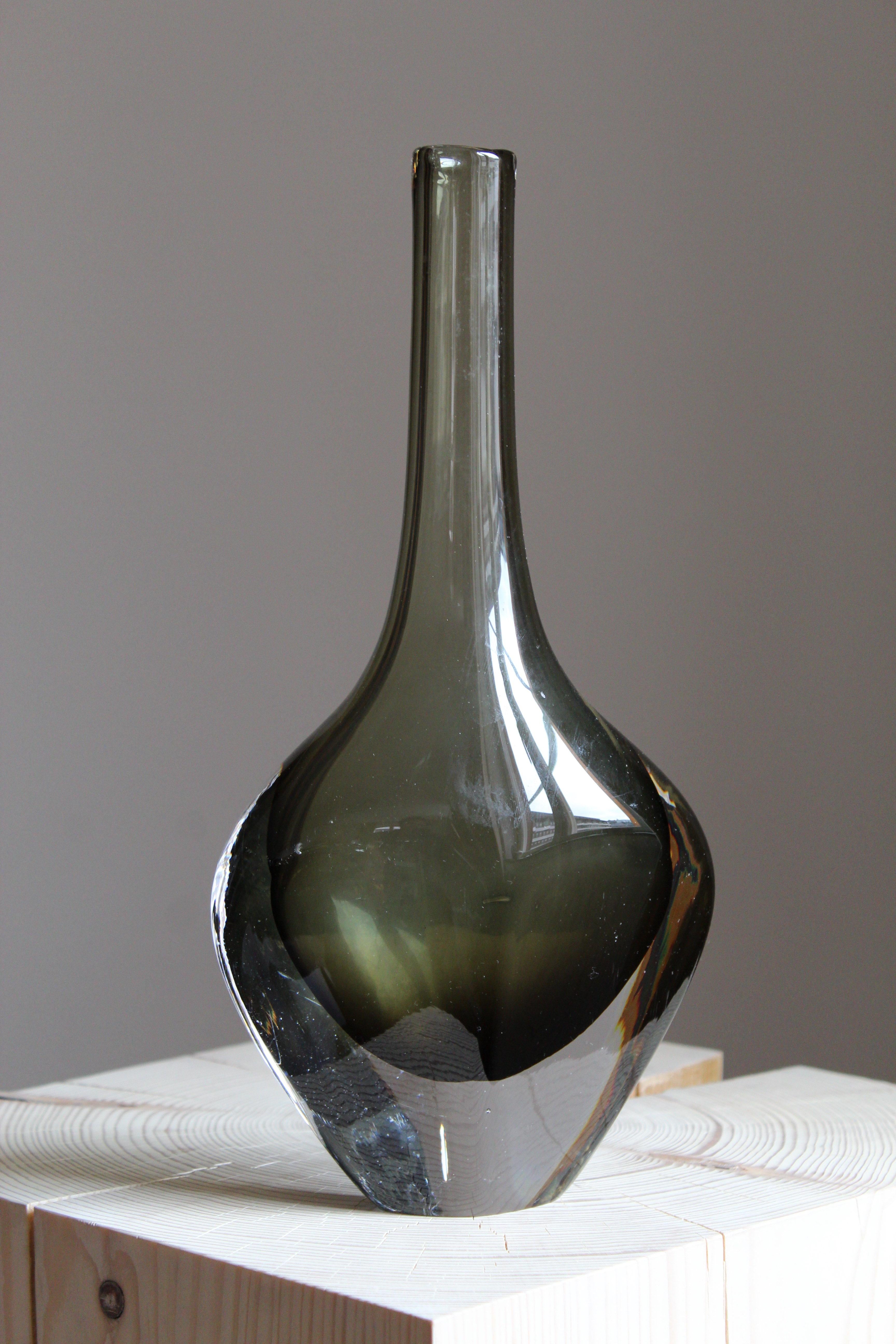A vase. Blown glass. Designed by Nils Landberg, produced by Orrefors, 1950s. Unsigned.



  