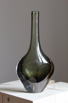 Nils Landberg, Organic Vase, Blown Glass in Sommerso Technique, Orrefors, 1950s