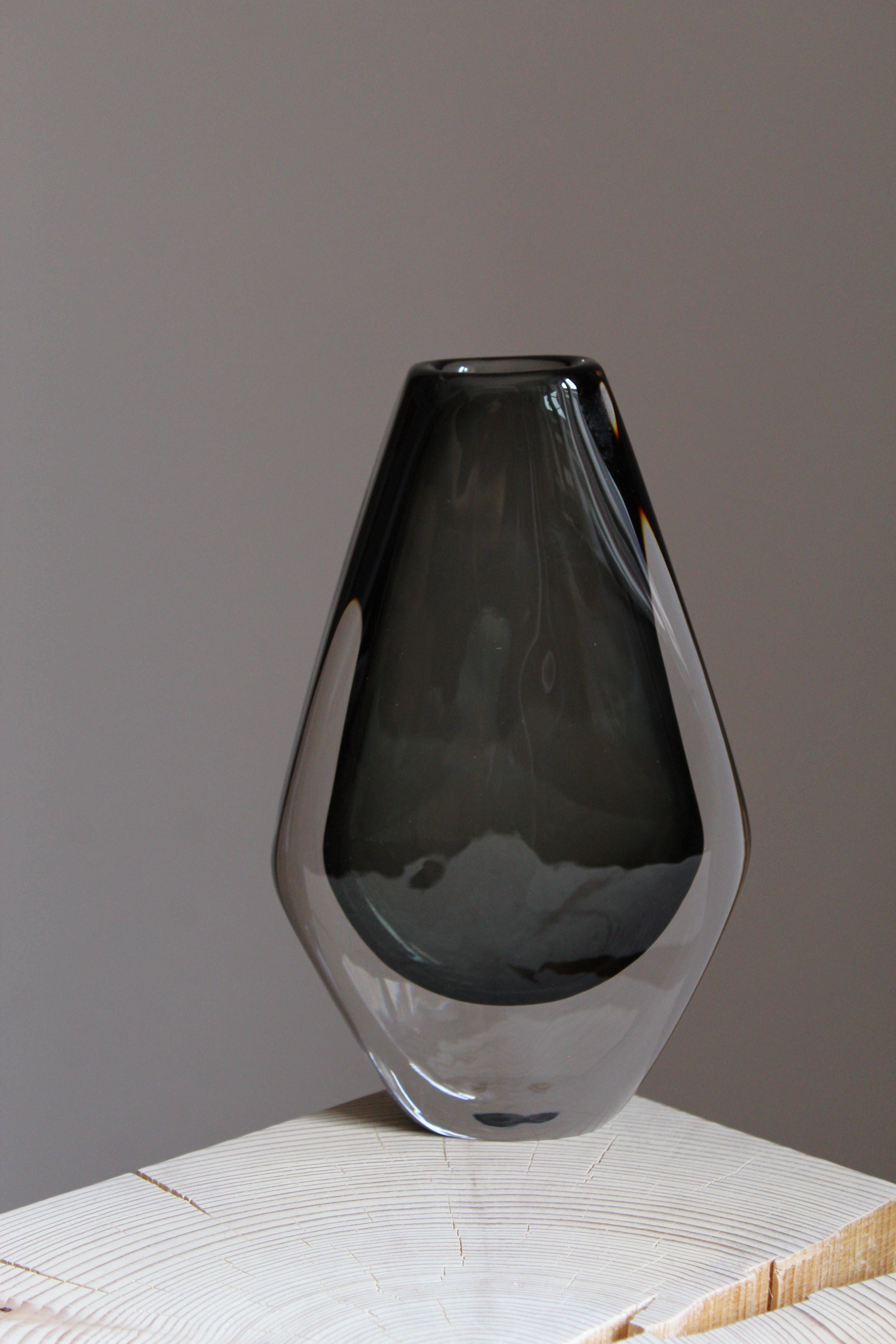 Mid-Century Modern Nils Landberg, Organic Vase, Blown Glass in Sommerso Technique, Orrefors, 1950s