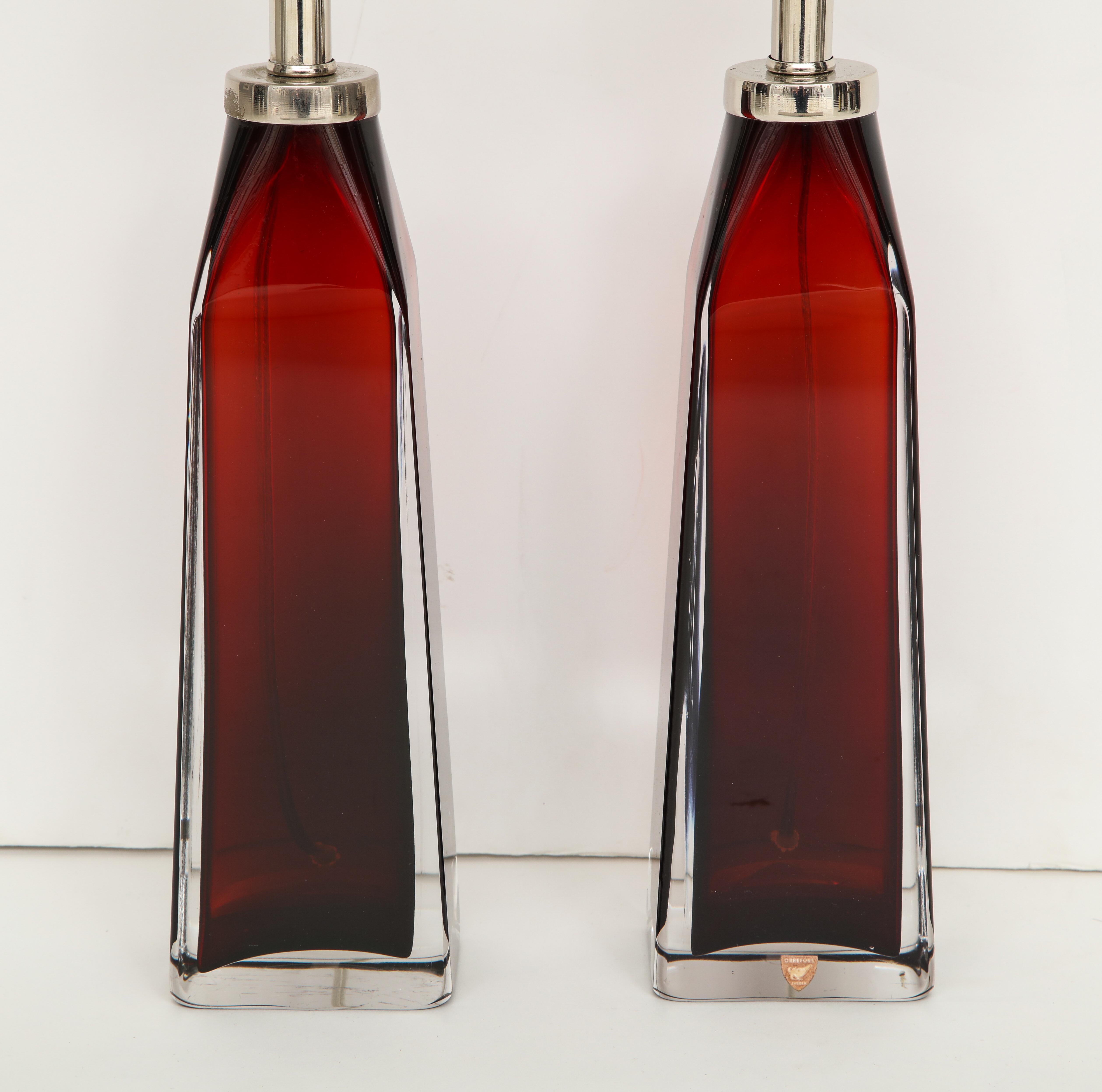 Scandinave moderne Nils Landberg, lampes Orrefors Crimson en cristal rouge en vente