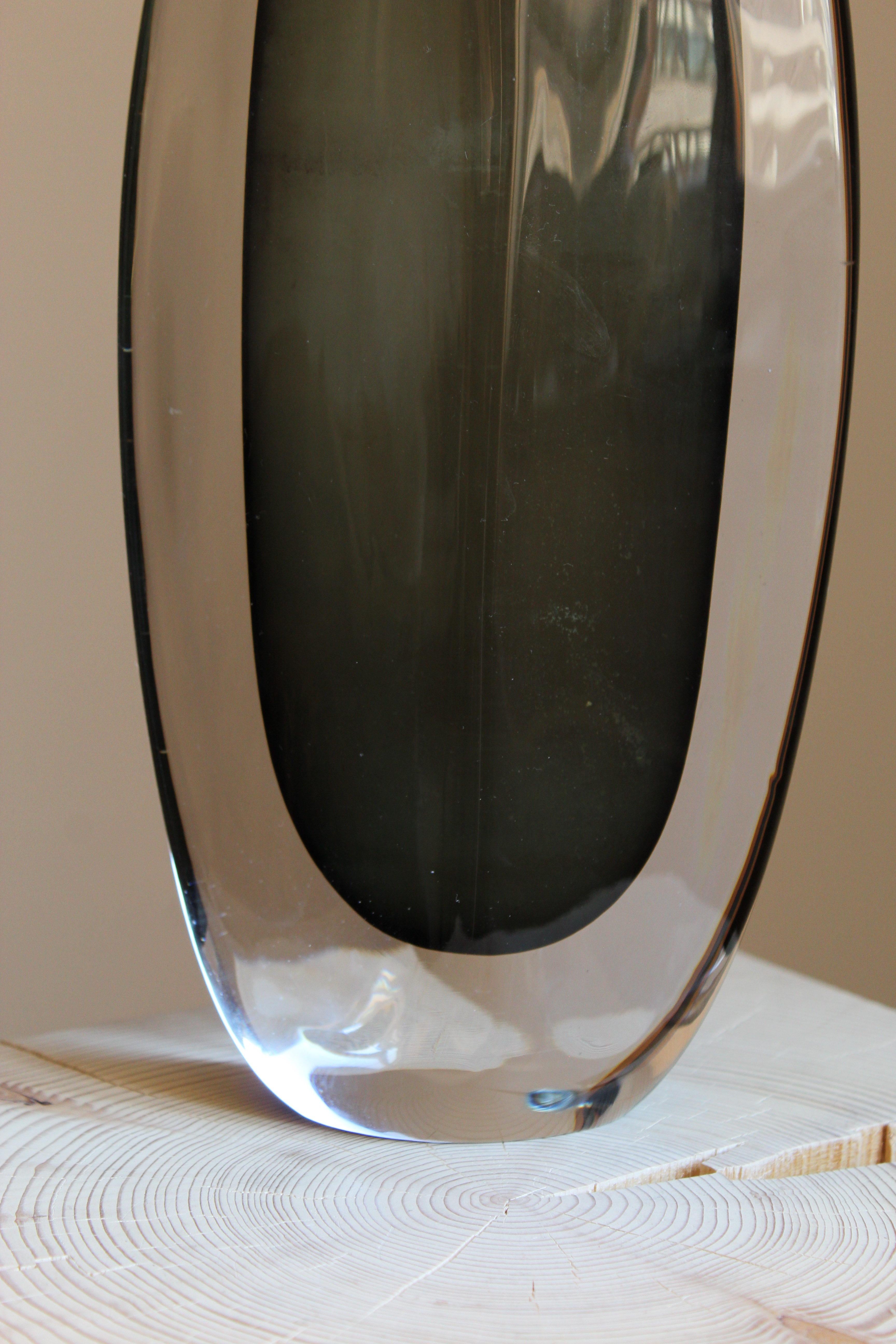 Nils Landberg, Sizable Vase, Blown Glass in Sommerso Technique, Orrefors, 1950s In Good Condition In High Point, NC