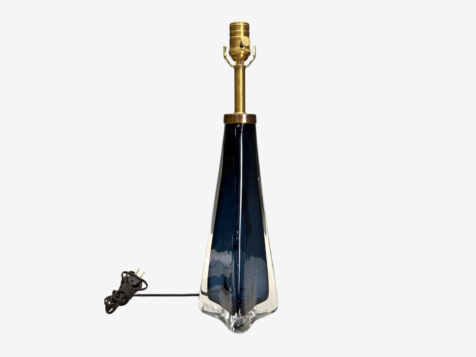 Nils Landberg, Orrefors, Swedish Modern, Blue Glass, Table Lamp, Sweden, 1960s

A deep blue glass and brass table table lamp designed by Nils Landberg for Orrefors in Sweden c. 1960s.

Glass, Brass; Sweden c. 1960s

Height: 20 inches, Width: 6