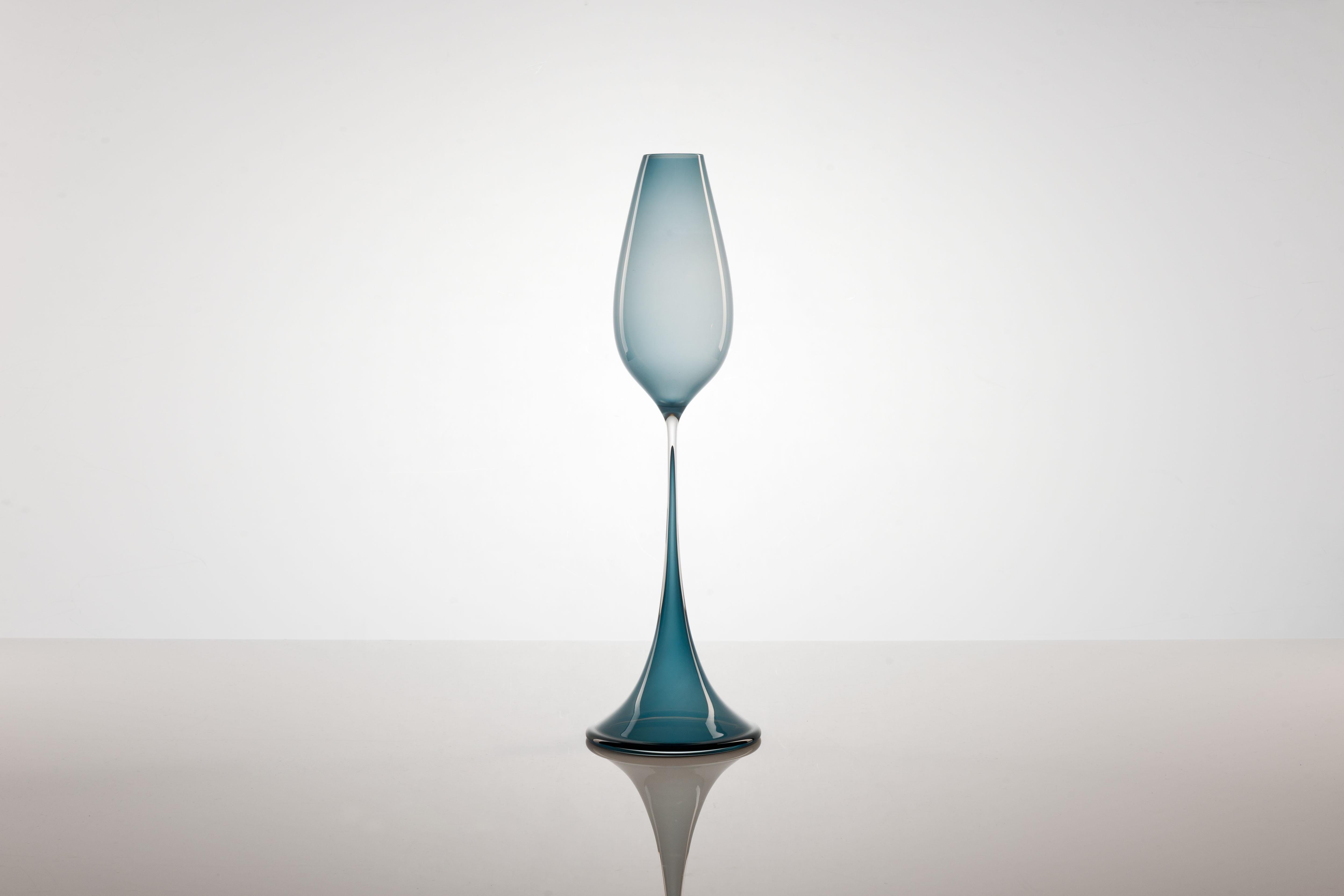 Nils Landberg 'Tulpan' Tulip Vases for Orrefors Sweden, Expo 1957, Set of 5 In Good Condition In Utrecht, NL
