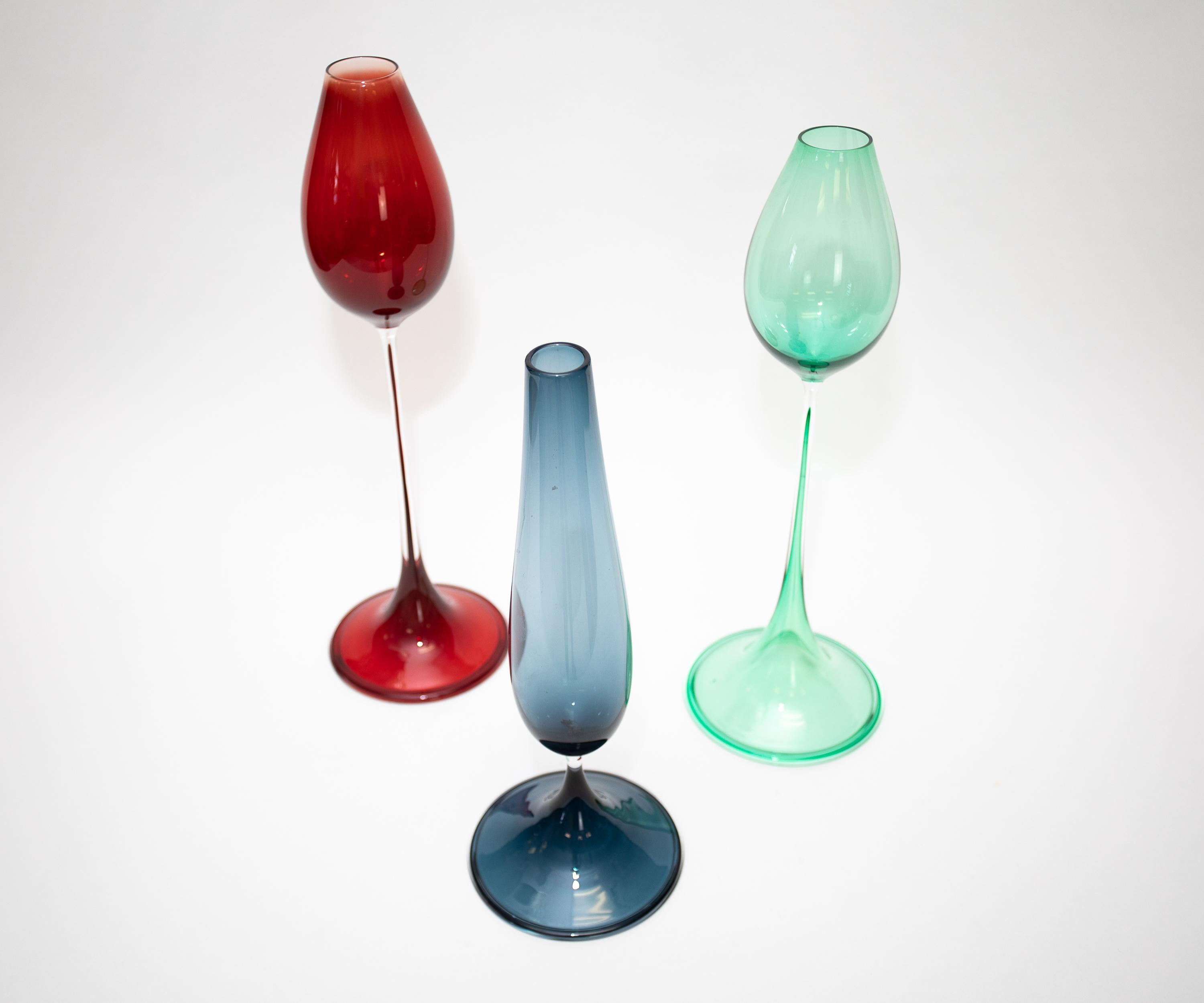 3 Tulip Glasses
Designed by Nils Landberg and mouth blown at Orrefors.
First exhibited at the 1957 Milan Triennale .
A difficult  and elegant masterpiece .
2 @ 17