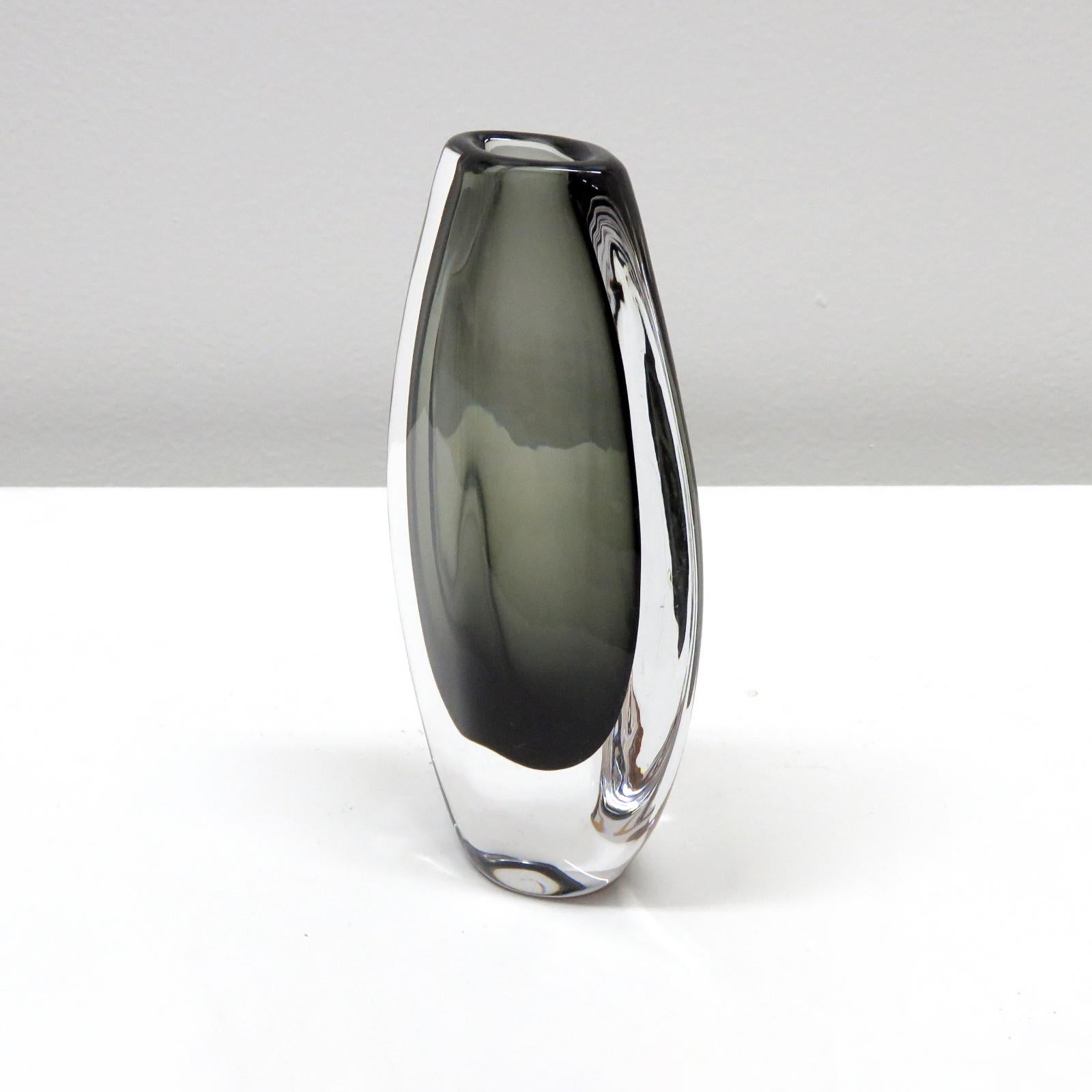 Stunning handblown, art glass 'Sommerso' vase designed by Nils Landberg and produced by Orrefors, Sweden, 1960s in grey-green hues.