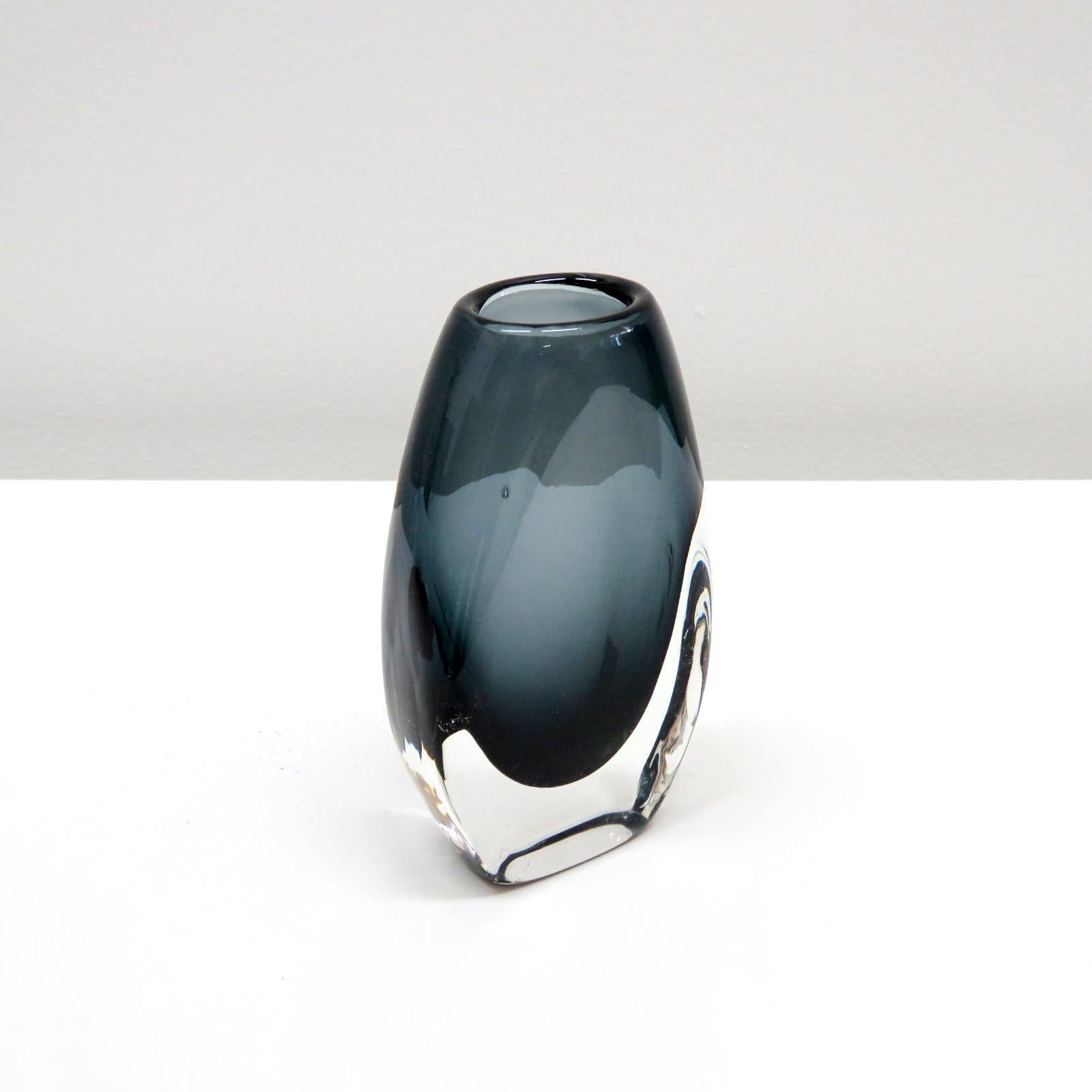Nils Landberg Vase for Orrefors, 1965 In Good Condition For Sale In Los Angeles, CA