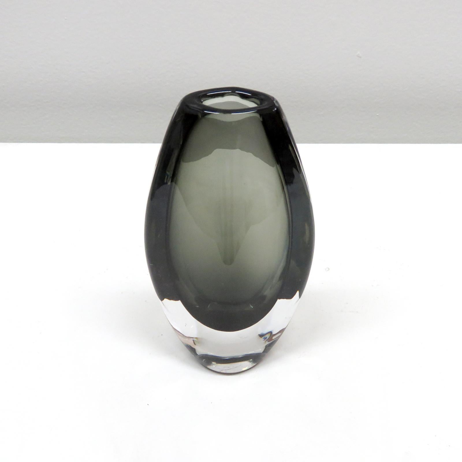 Nils Landberg Vase for Orrefors, 1965 In Good Condition For Sale In Los Angeles, CA
