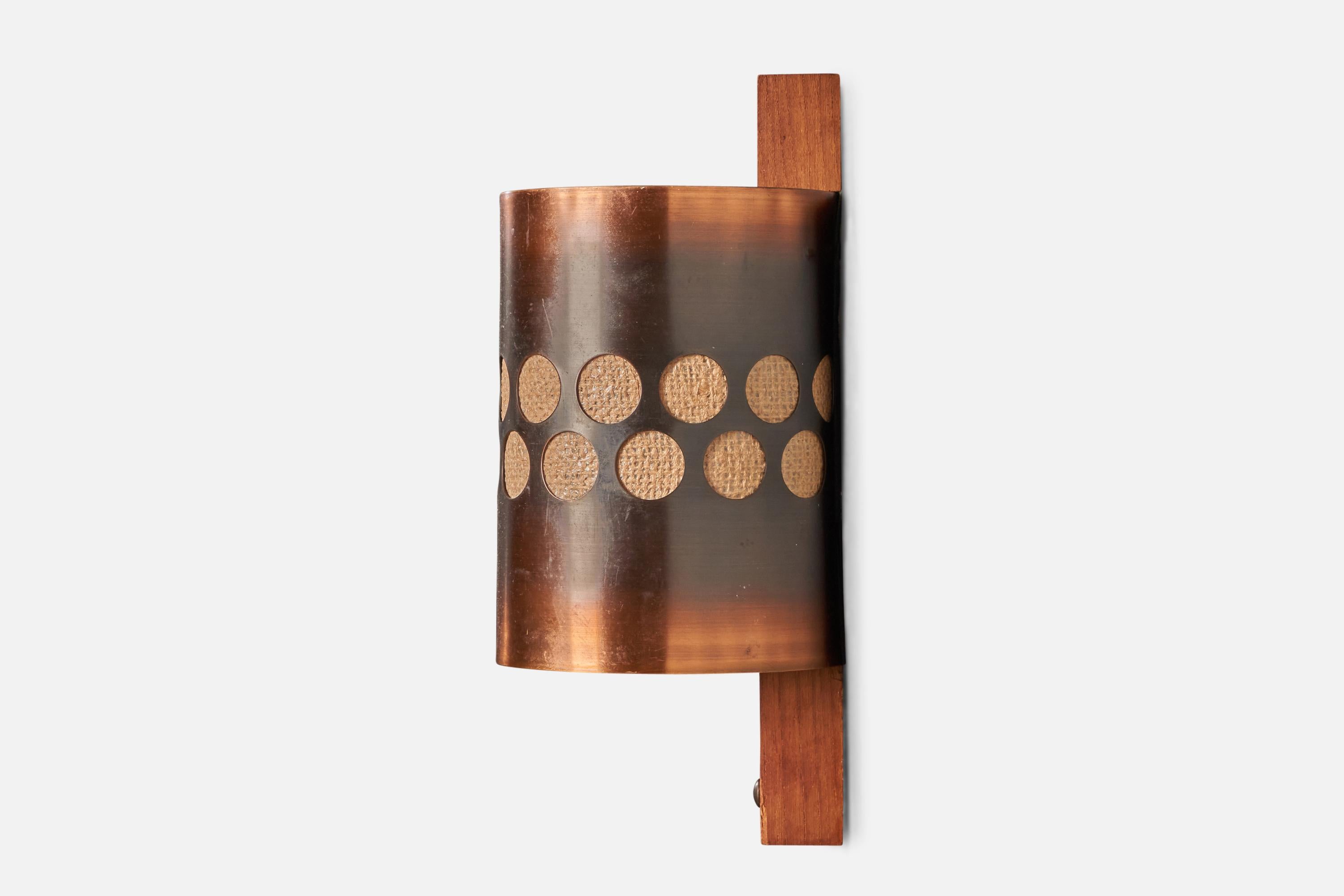 Nils Ledung, Wall Light, Copper, Oak, Raffia, Sweden, 1960s In Good Condition For Sale In High Point, NC