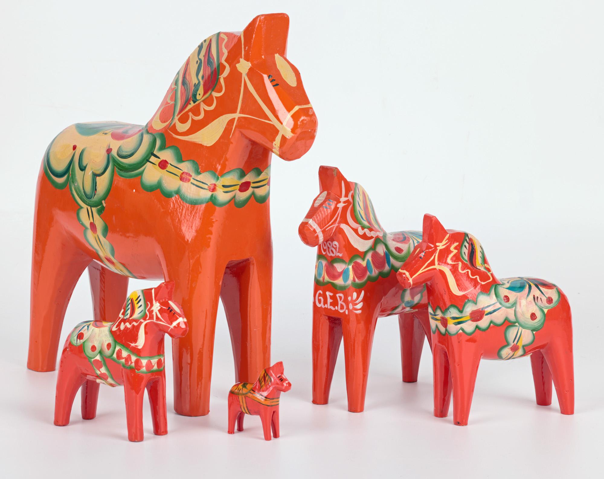 Nils Olsson Swedish Mid-Century Graduated Set Hand Painted Wooden Horses  In Good Condition For Sale In Bishop's Stortford, Hertfordshire