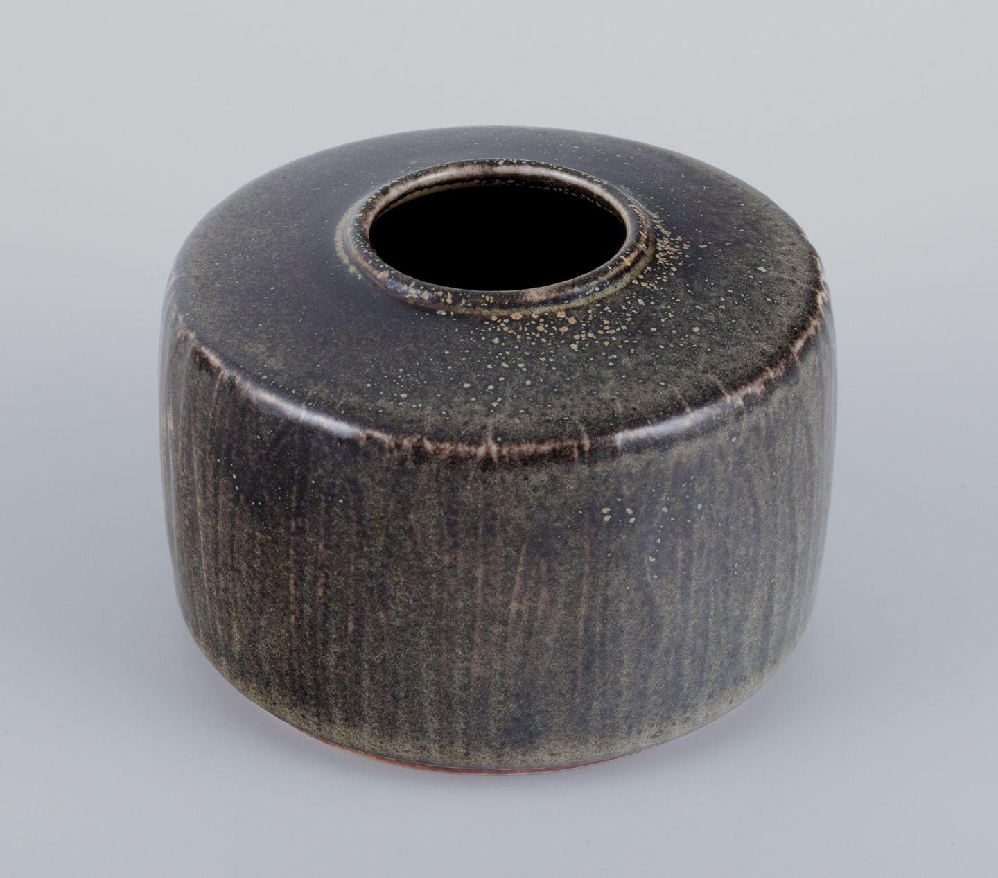 Nils Thorsson (1898-1975) per Royal Copenhagen. Vaso in gres unico nel suo genere.
