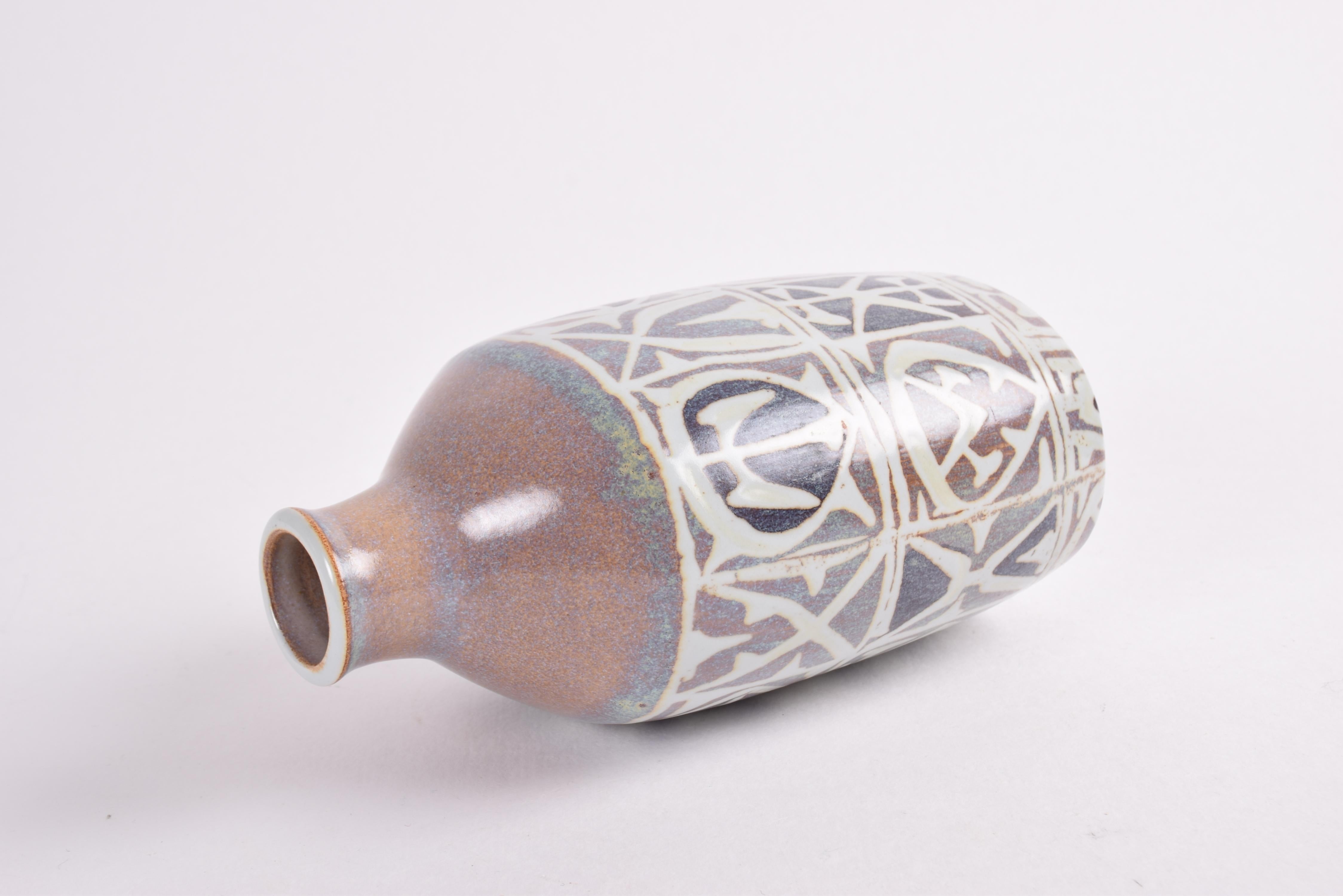 Milieu du XXe siècle Vase Flask de Nils Thorsson pour Aluminia Baca à décor abstrait, céramique danoise, années 1960 en vente