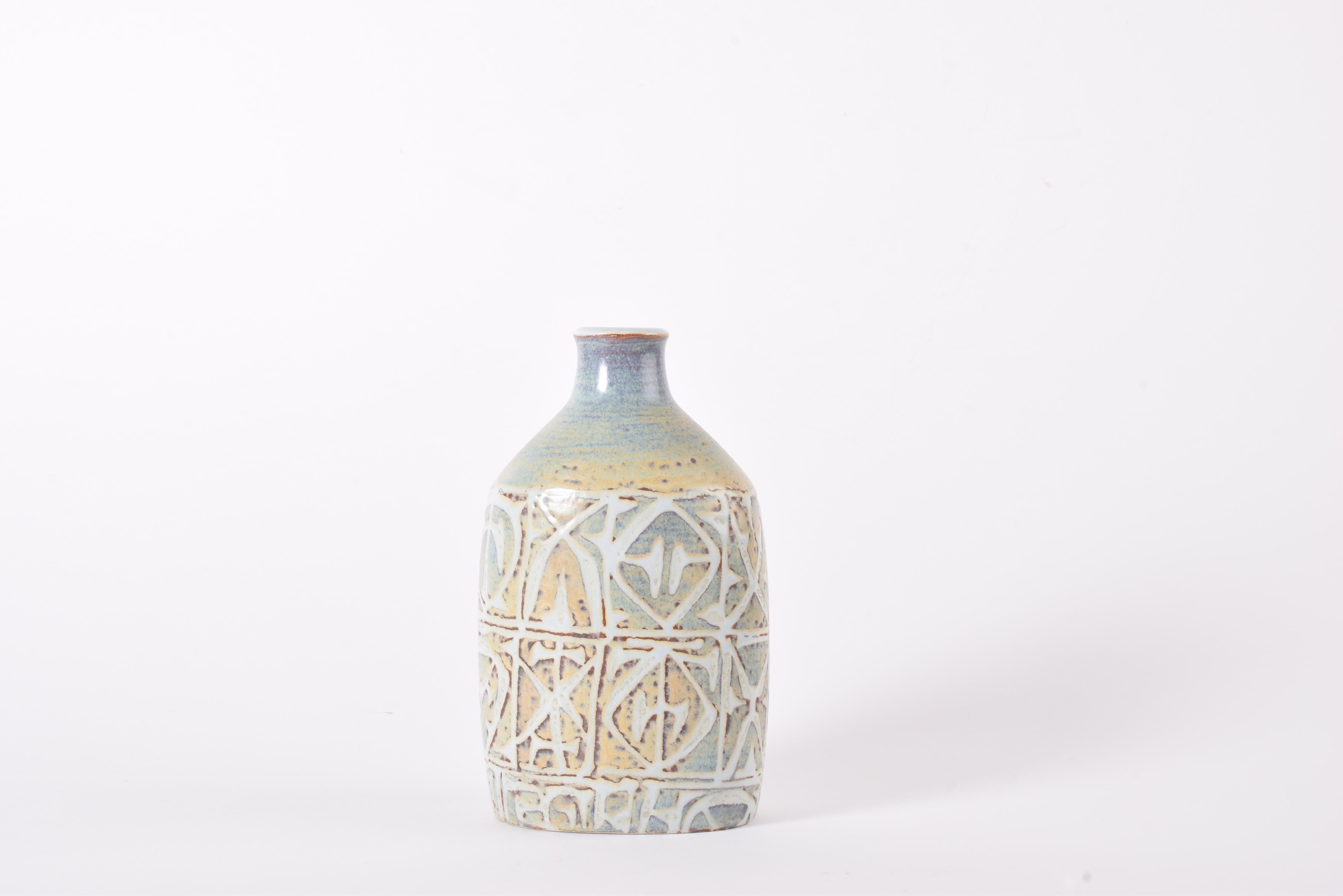 Danese Nils Thorsson per Aluminia Baca Vaso a fiasco con motivo astratto Ceramica danese 1960s in vendita