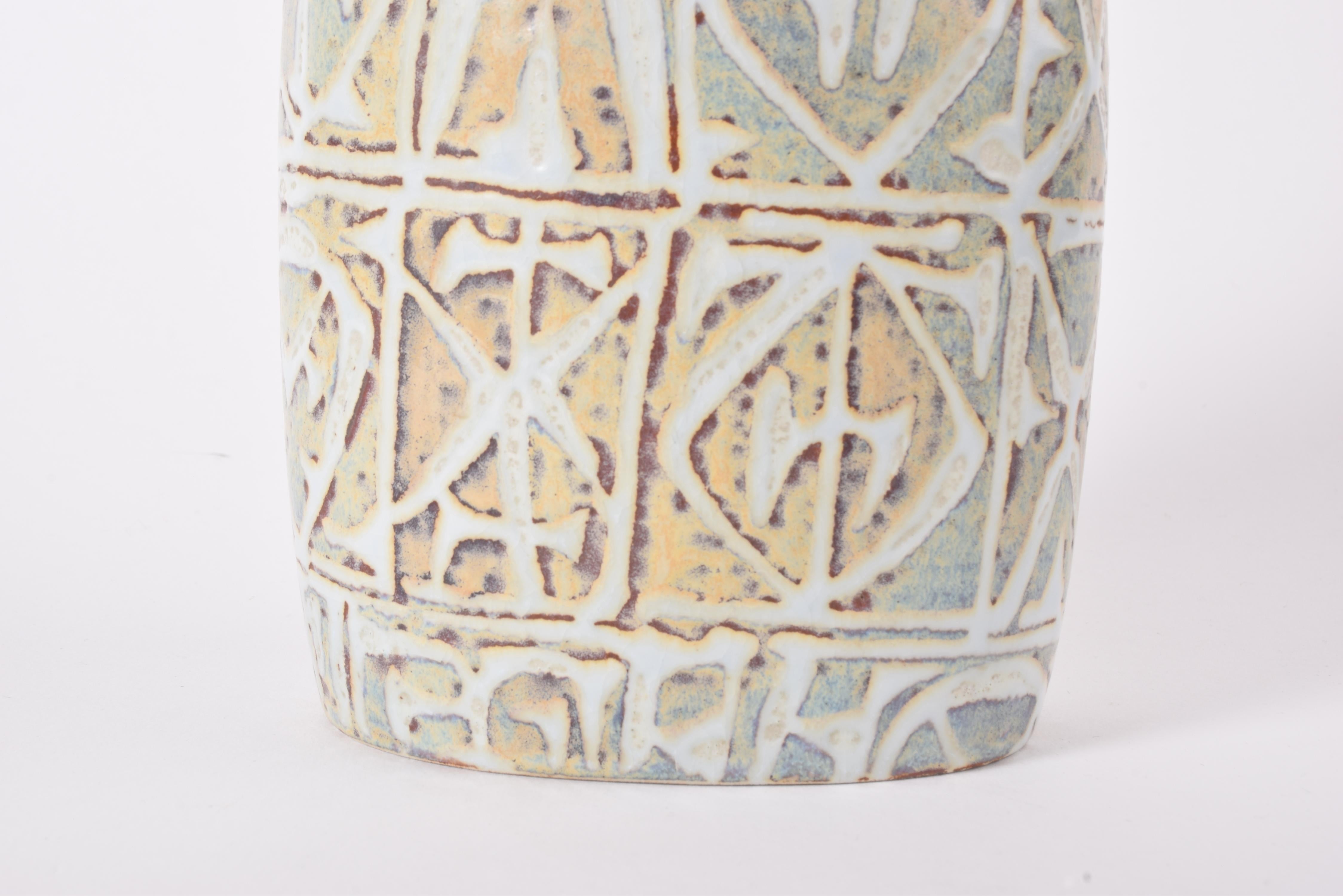 Nils Thorsson per Aluminia Baca Vaso a fiasco con motivo astratto Ceramica danese 1960s in vendita 1