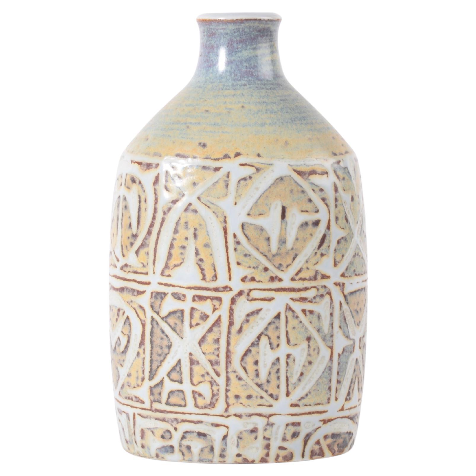 Nils Thorsson per Aluminia Baca Vaso a fiasco con motivo astratto Ceramica danese 1960s in vendita