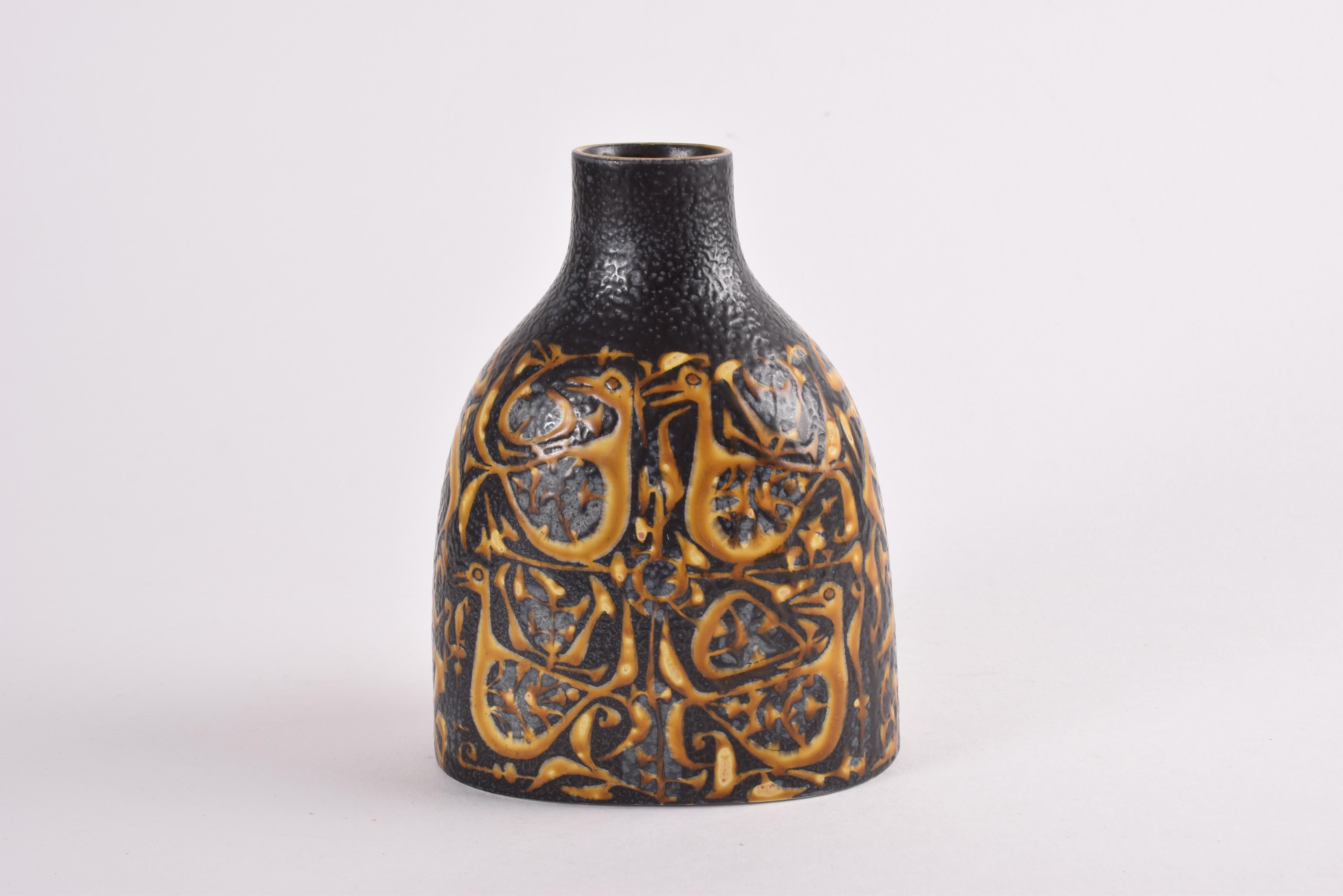 Nils Thorsson per Aluminia Royal Copenhagen Vaso Baca Nero Giallo Danese 1960s in vendita 6