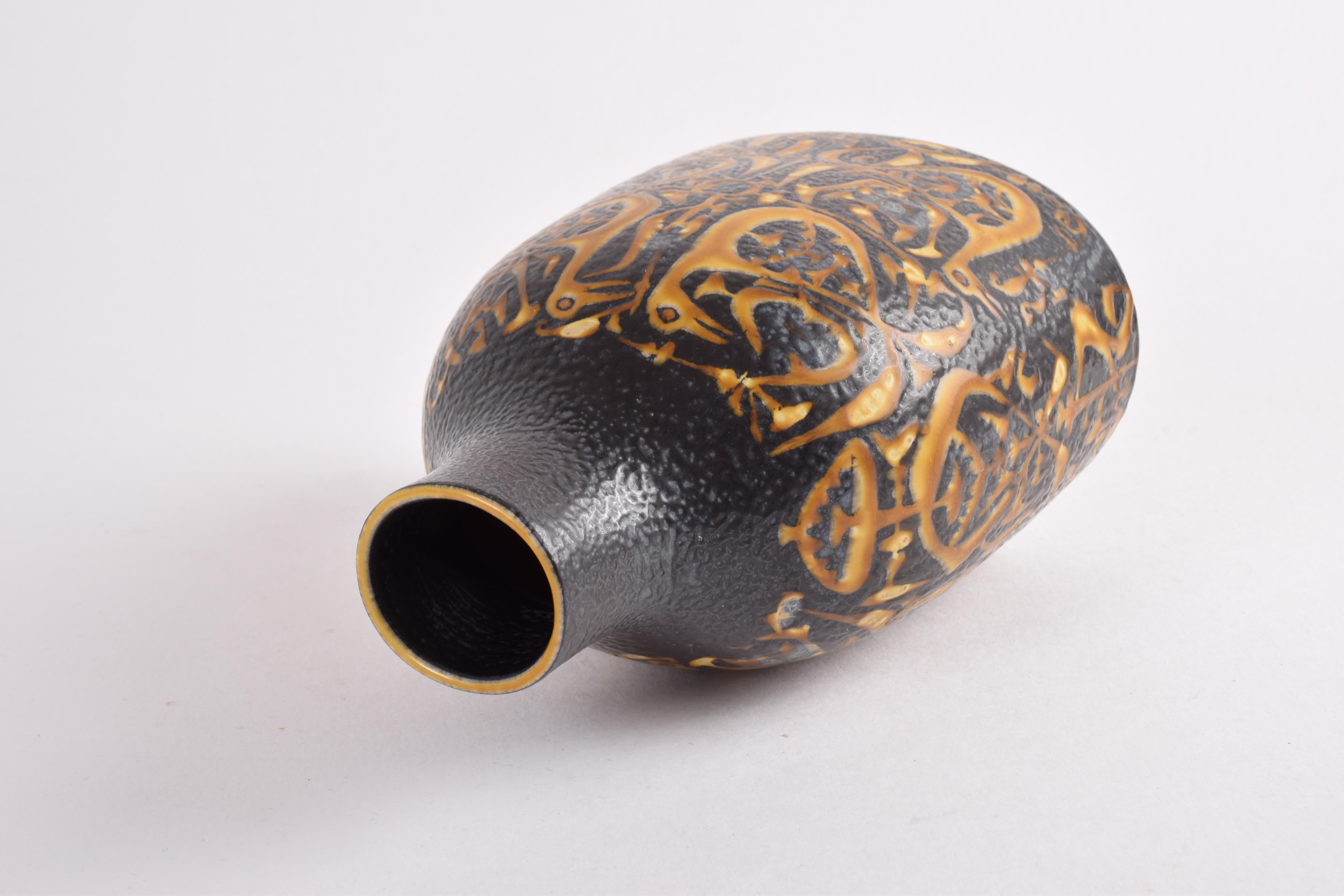 Ceramica Nils Thorsson per Aluminia Royal Copenhagen Vaso Baca Nero Giallo Danese 1960s in vendita