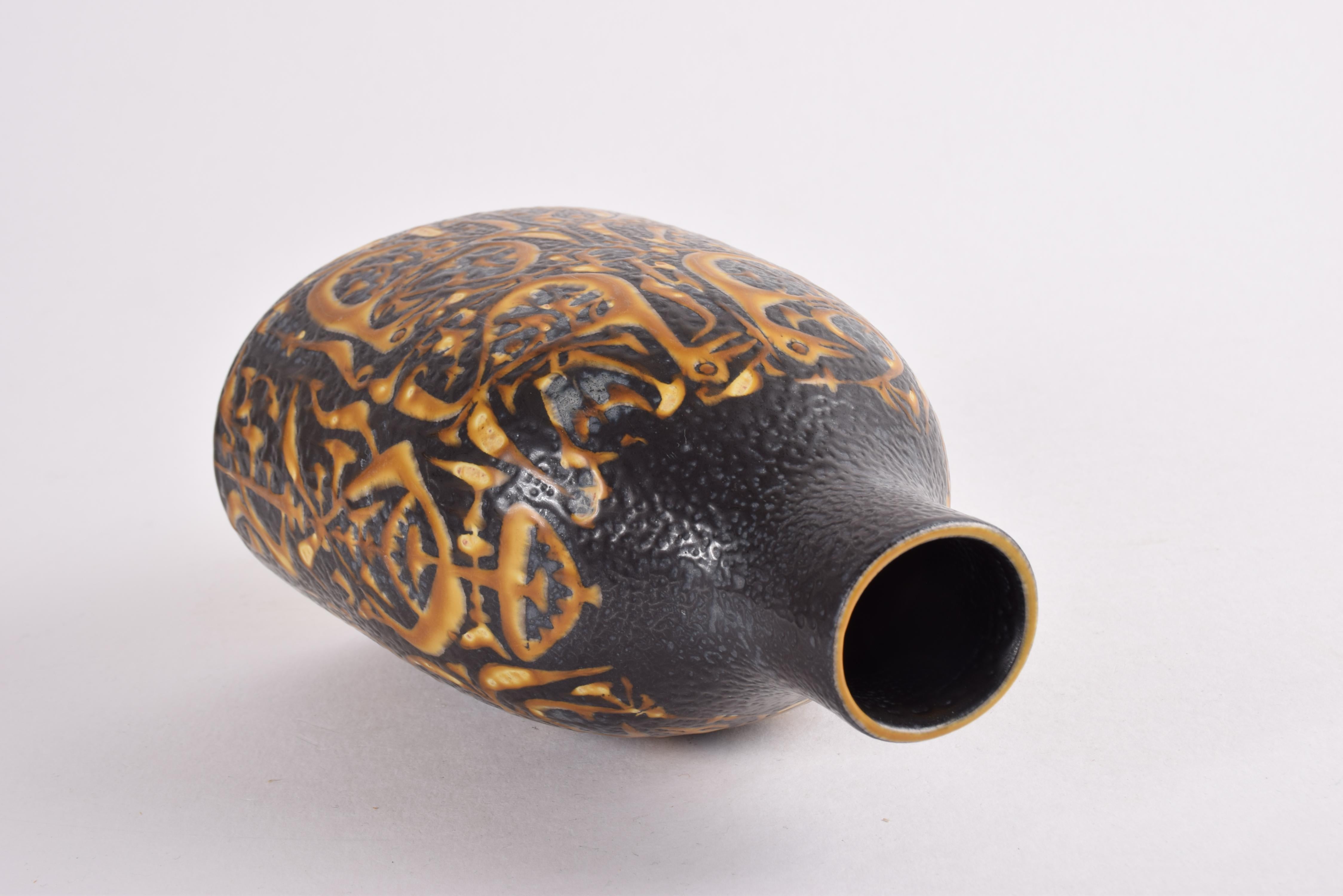 Nils Thorsson per Aluminia Royal Copenhagen Vaso Baca Nero Giallo Danese 1960s in vendita 1